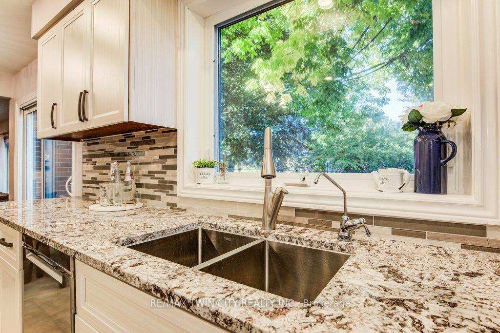 Photo 11 of 466 Kingsford Place, Waterloo — HOMEH