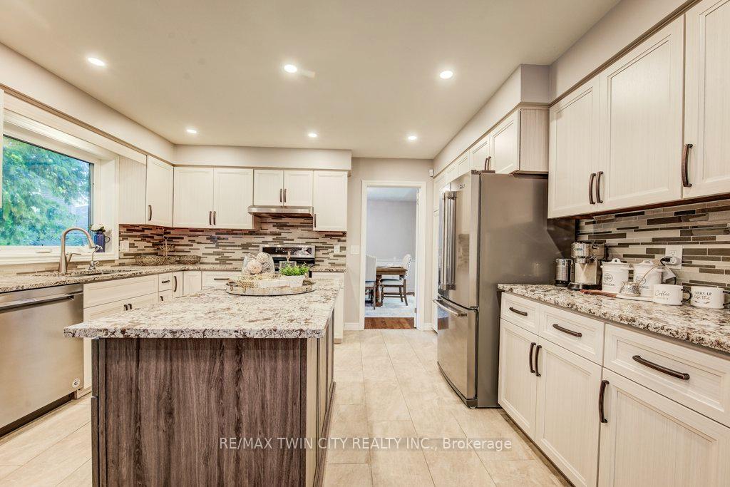 Photo 13 of 466 Kingsford Place, Waterloo — HOMEH