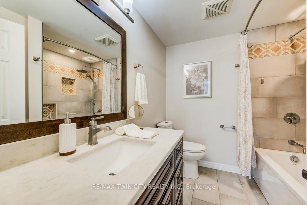 Photo 20 of 466 Kingsford Place, Waterloo — HOMEH