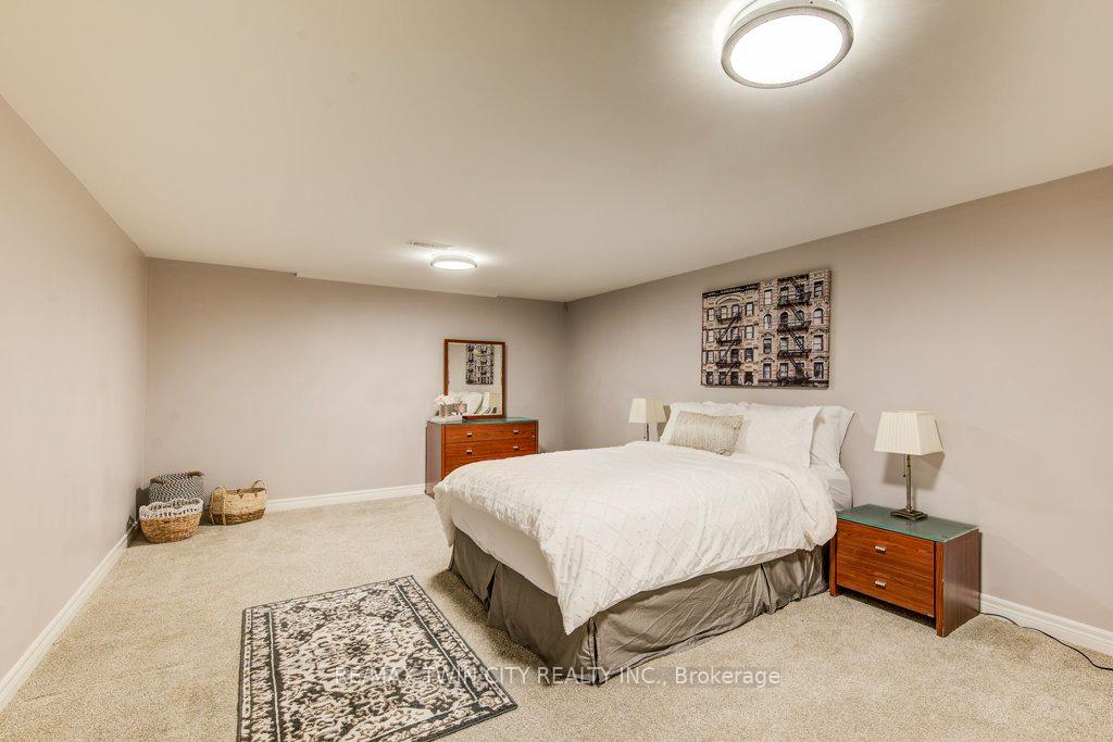 Photo 32 of 466 Kingsford Place, Waterloo — HOMEH