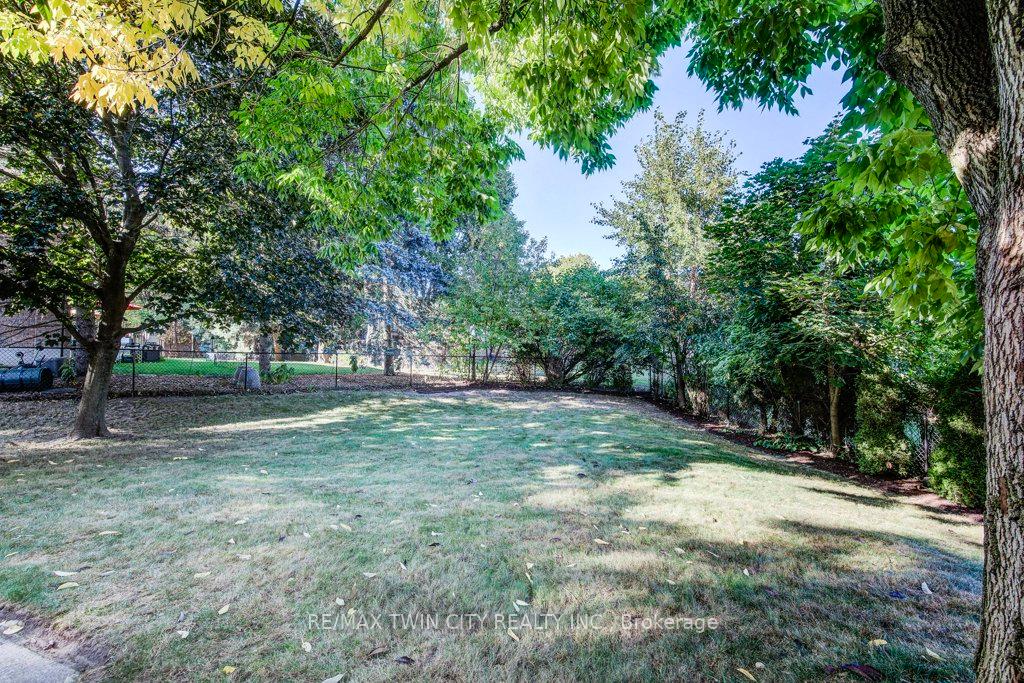 Photo 38 of 466 Kingsford Place, Waterloo — HOMEH