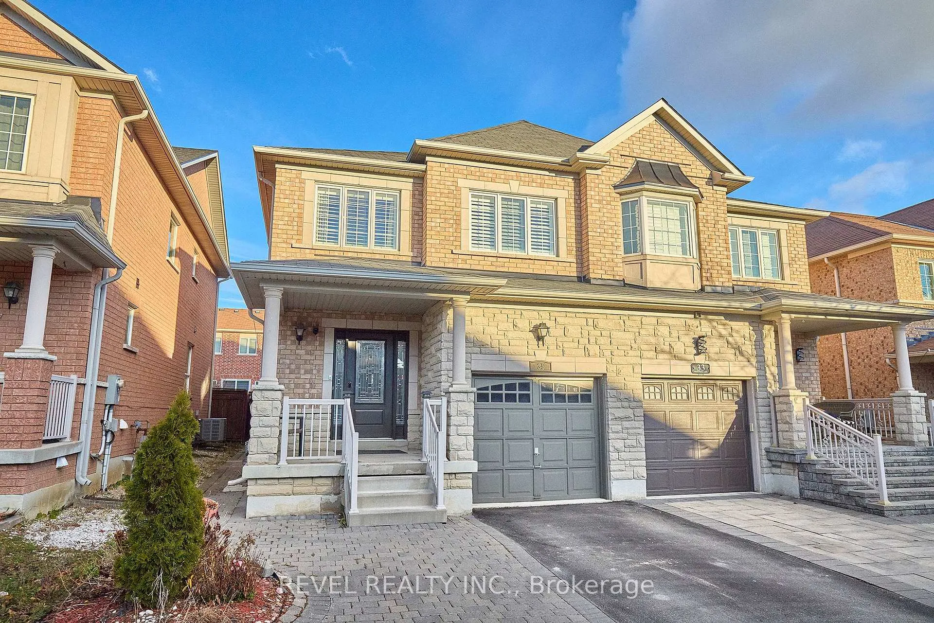 Front of 35 Manordale Crescent