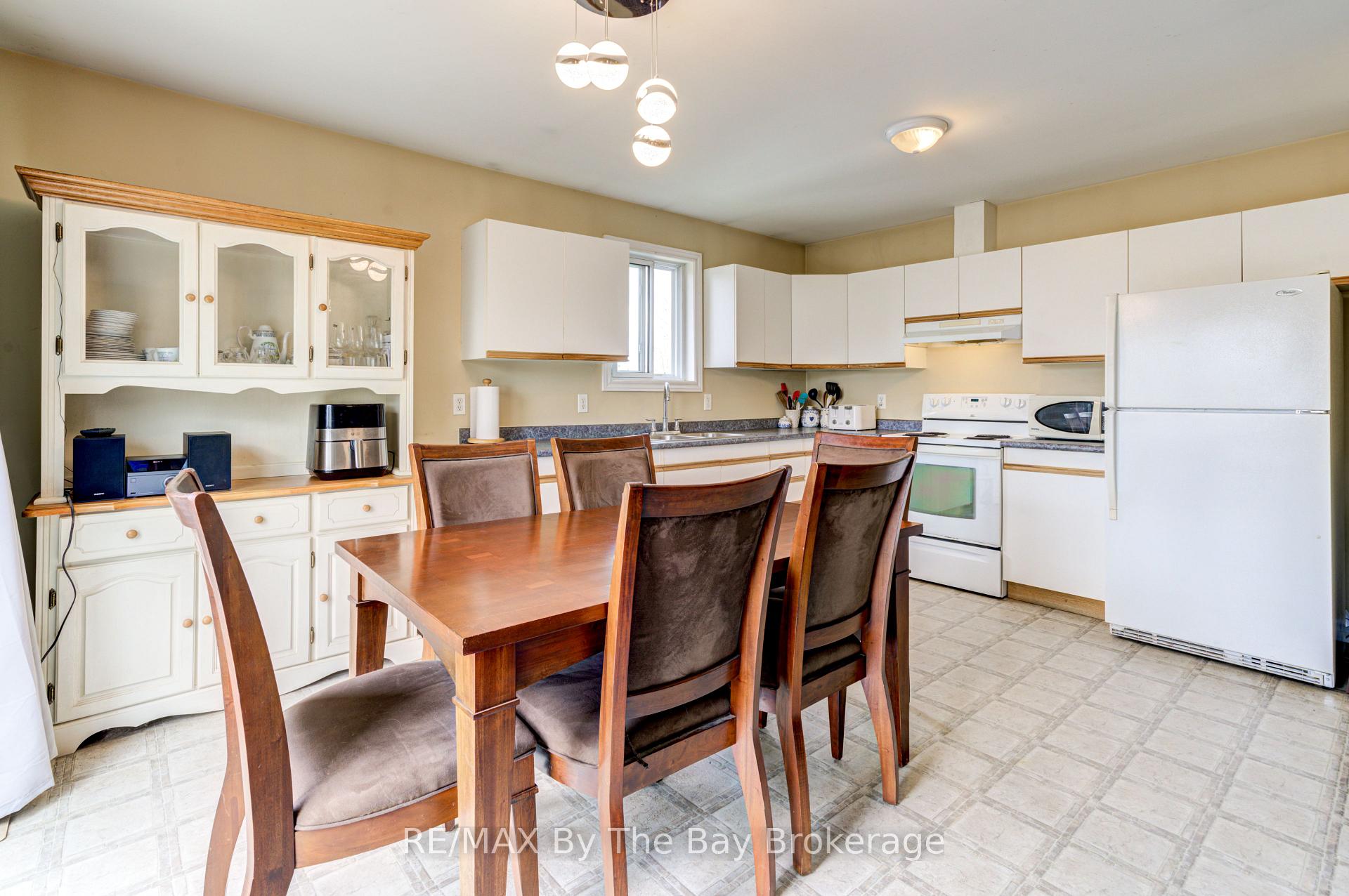 Photo 4 of 36A Meadowlark Boulevard, Wasaga Beach — HOMEH