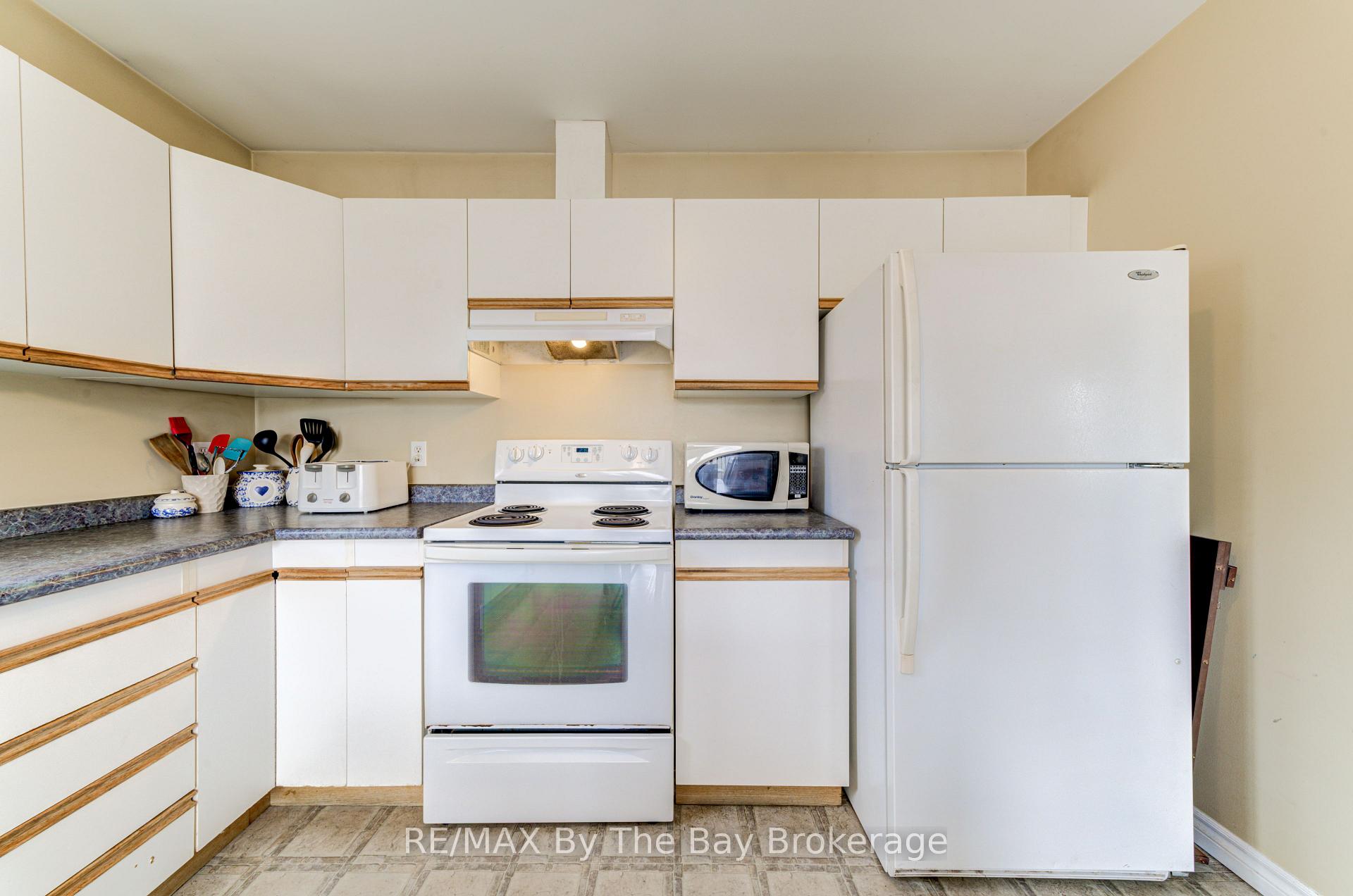 Photo 6 of 36A Meadowlark Boulevard, Wasaga Beach — HOMEH