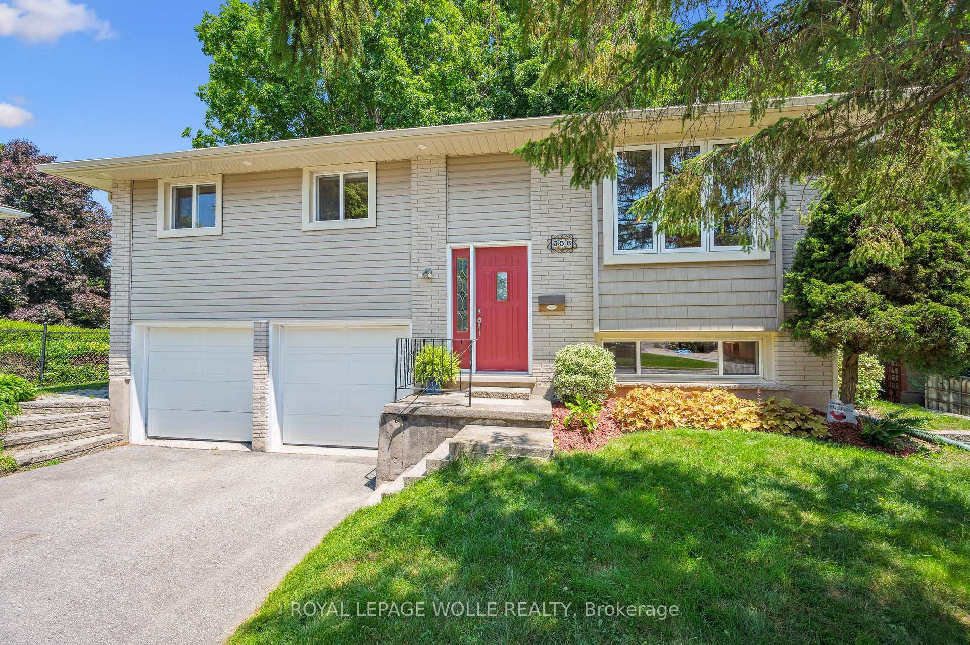 Photo 2 of 558 Elm Ridge Place, Waterloo — HOMEH