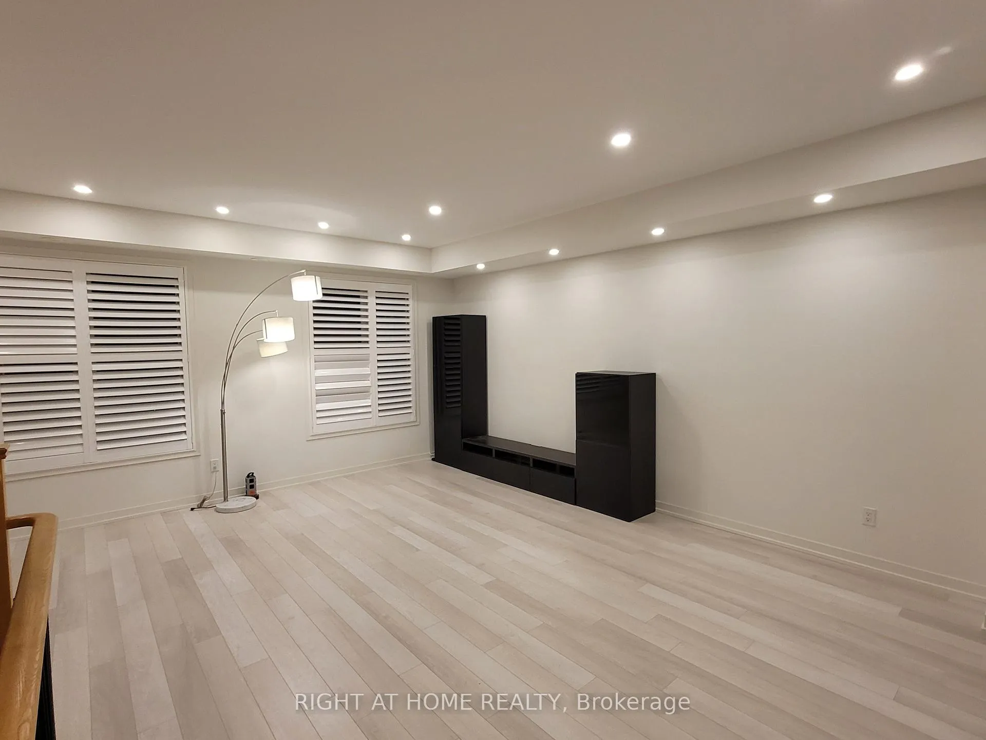 Photo 1 of 196 Salterton Circle, Vaughan, Rural Vaughan — HOMEH
