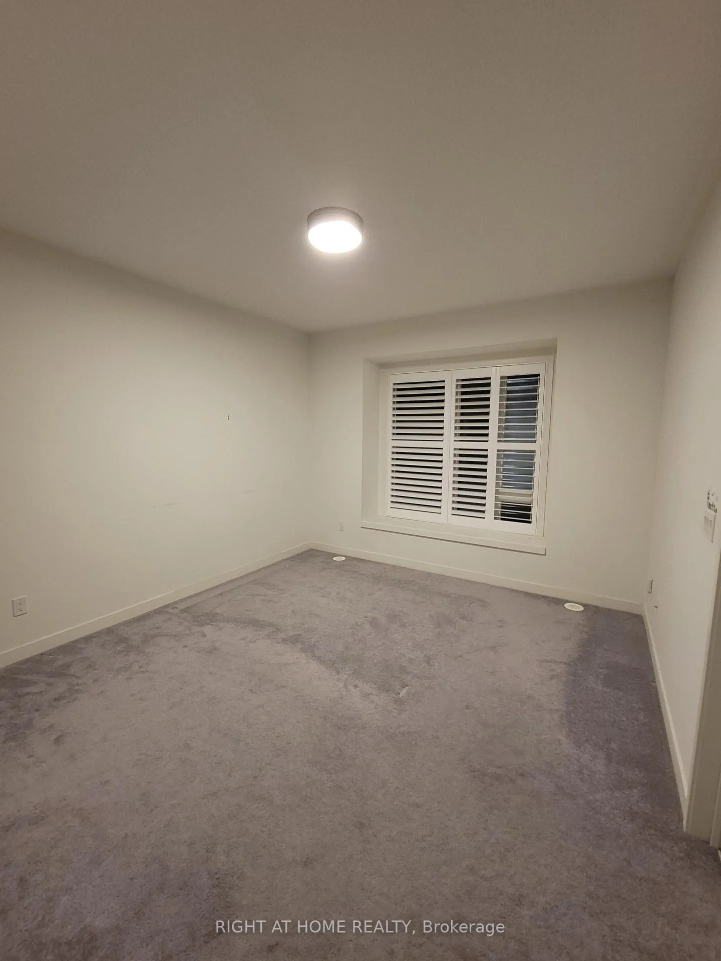 Photo 5 of 196 Salterton Circle, Vaughan, Rural Vaughan — HOMEH