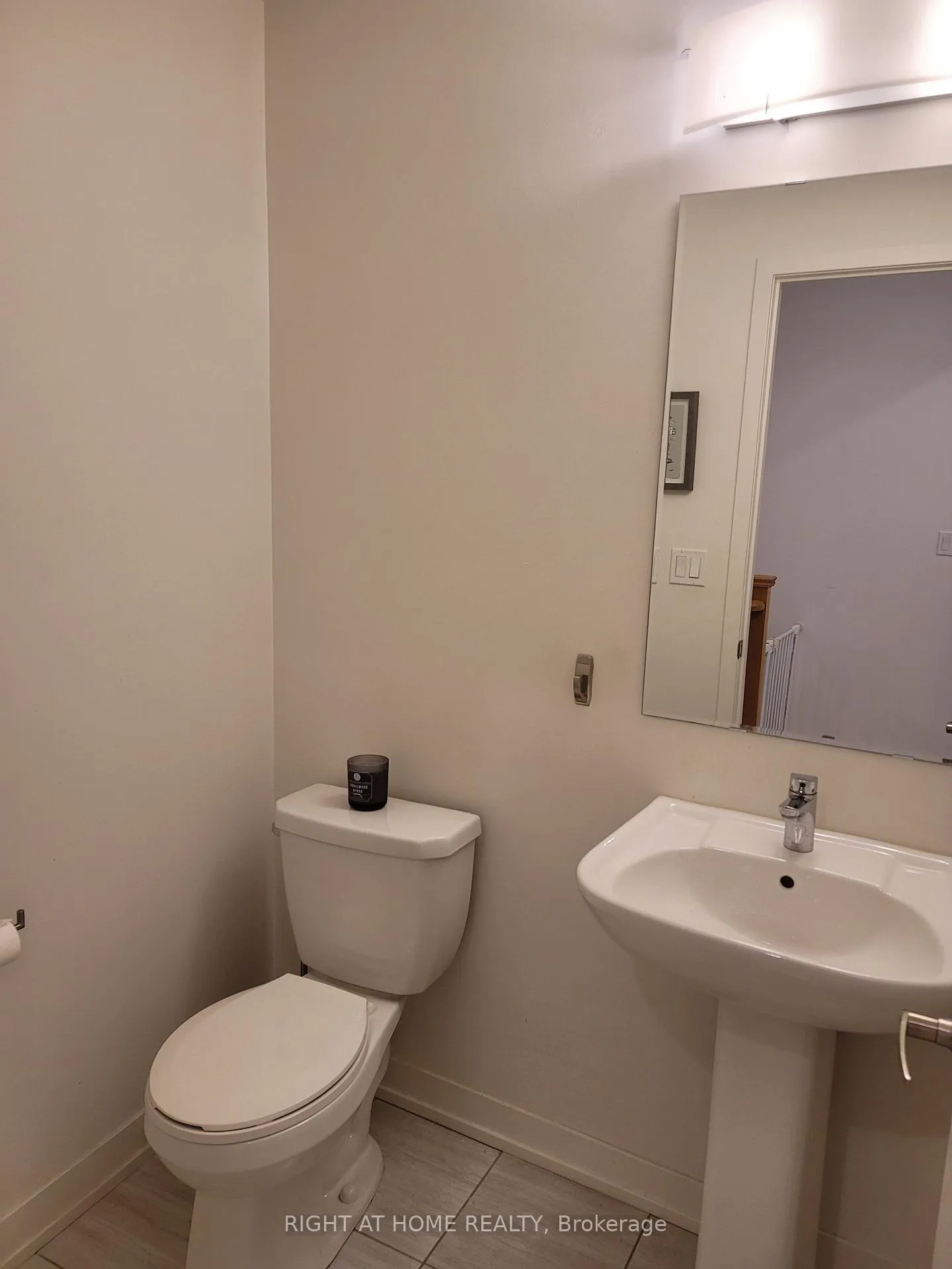 Photo 6 of 196 Salterton Circle, Vaughan, Rural Vaughan — HOMEH