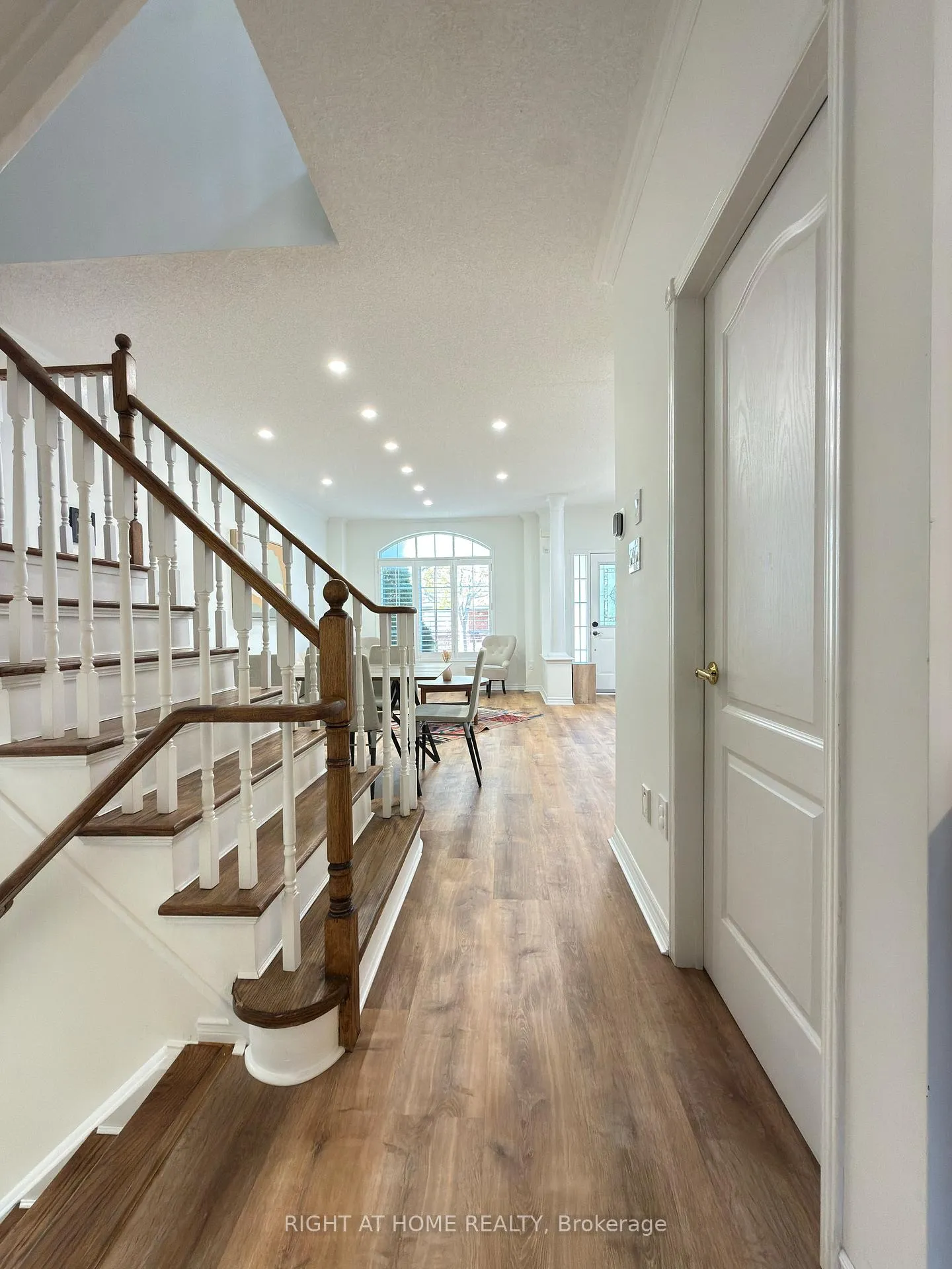 Photo 8 of 3 Bellagio Crescent, Vaughan, Patterson — HOMEH