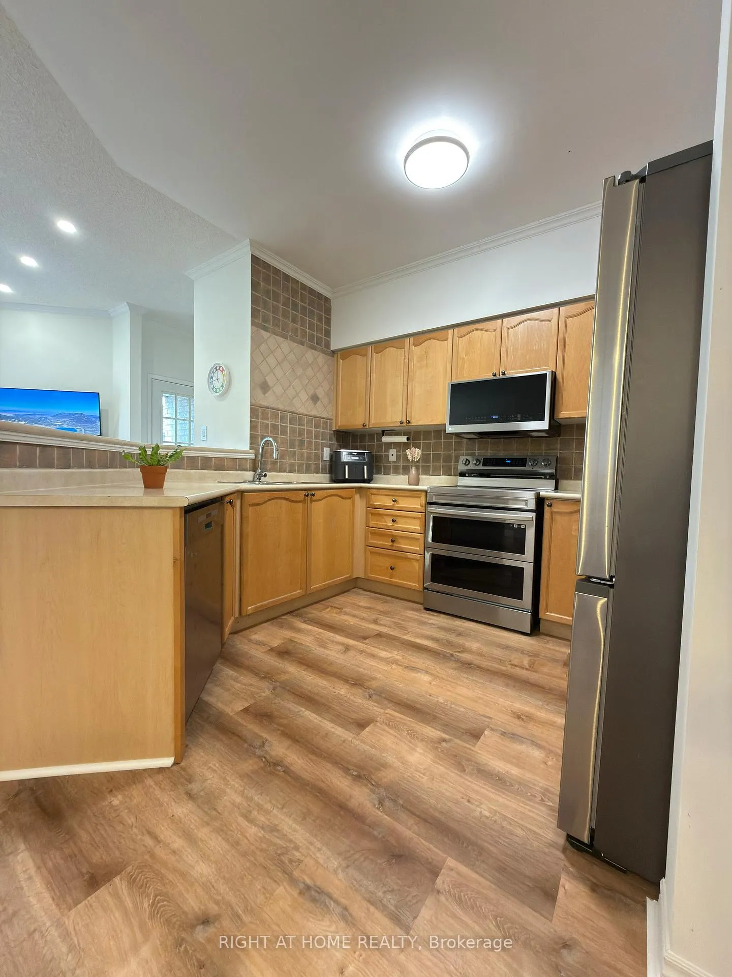 Photo 11 of 3 Bellagio Crescent, Vaughan, Patterson — HOMEH