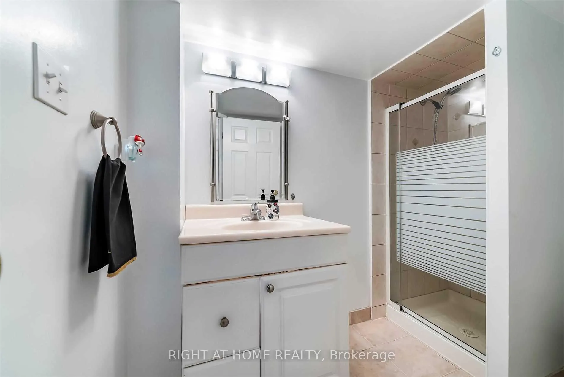 Photo 24 of 3 Bellagio Crescent, Vaughan, Patterson — HOMEH