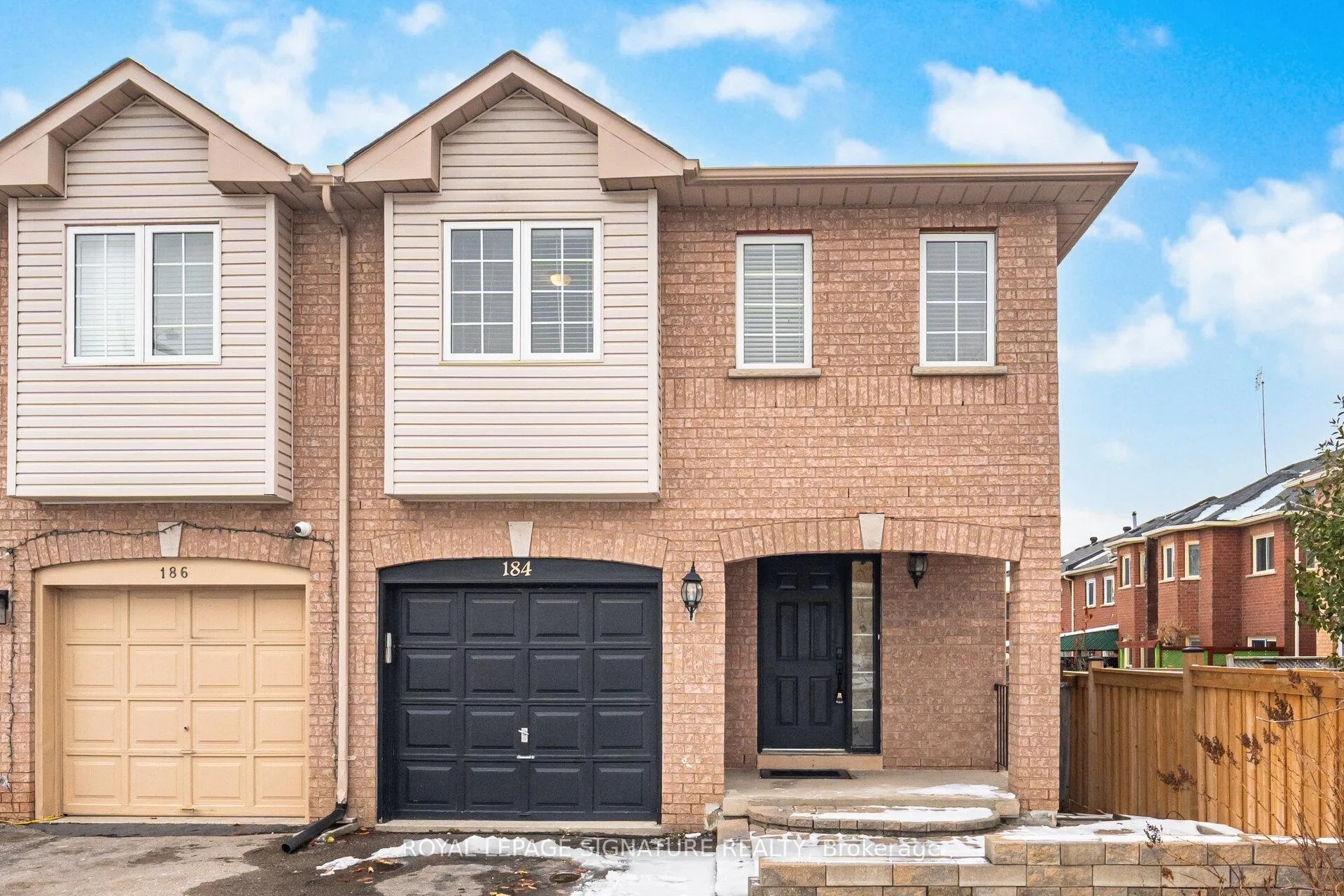 Photo 1 of 184 Lindenshire Avenue, Vaughan, Maple — HOMEH