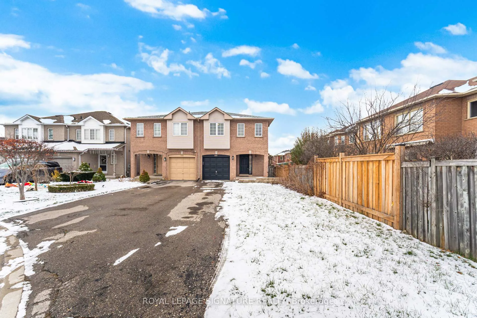 Photo 3 of 184 Lindenshire Avenue, Vaughan, Maple — HOMEH