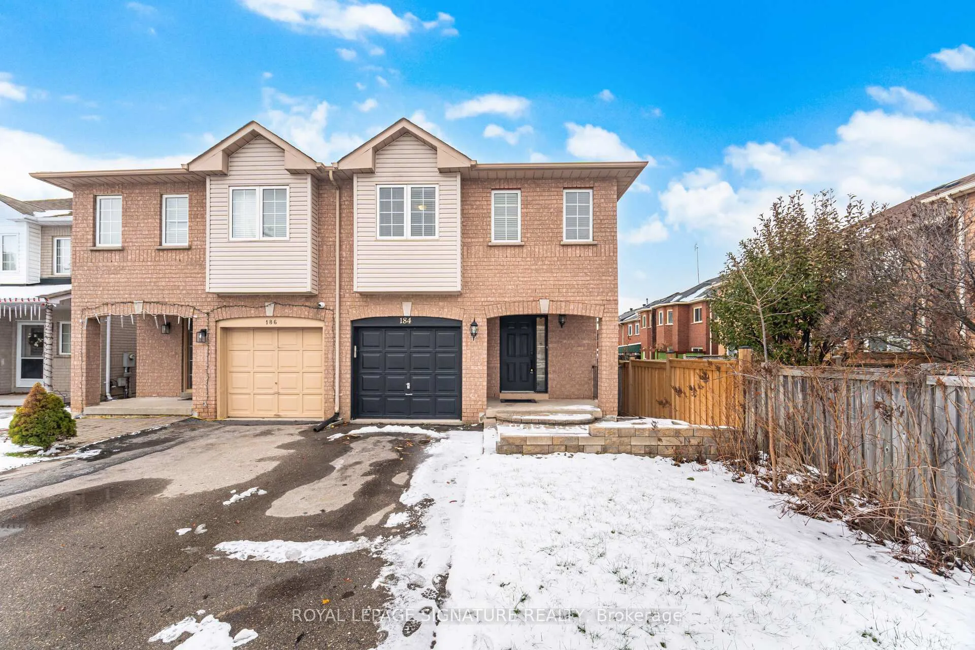 Photo 4 of 184 Lindenshire Avenue, Vaughan, Maple — HOMEH