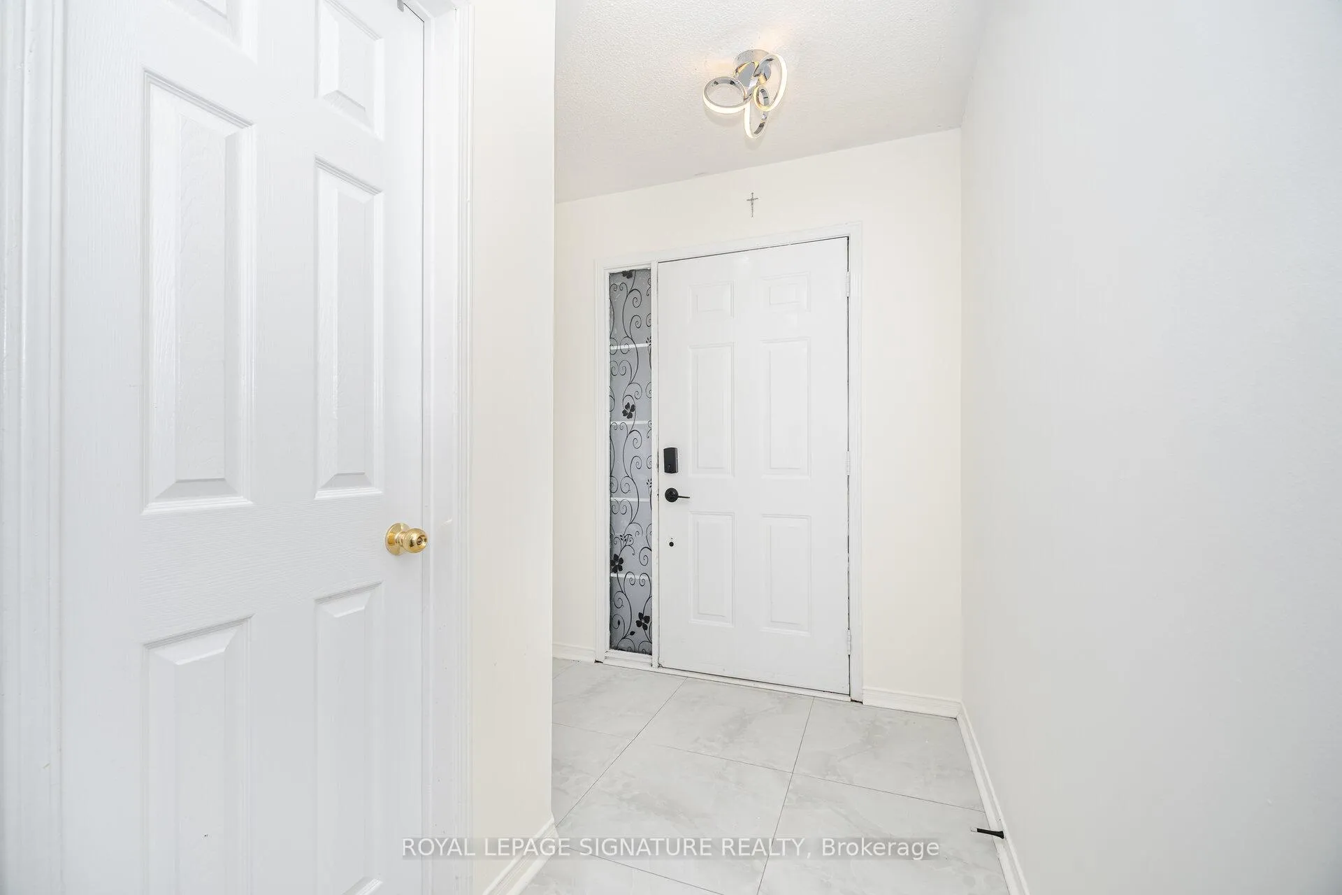 Photo 6 of 184 Lindenshire Avenue, Vaughan, Maple — HOMEH