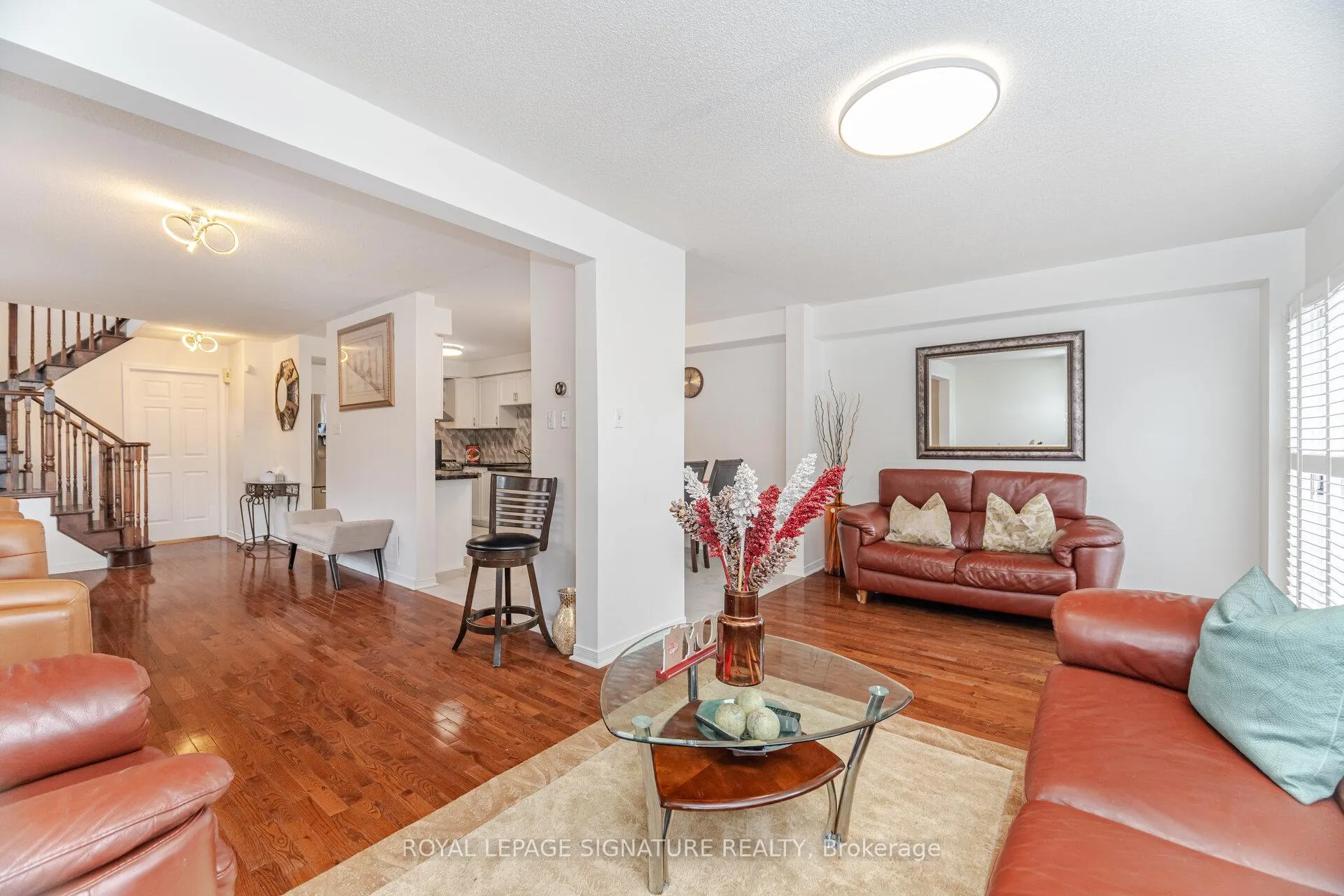 Photo 13 of 184 Lindenshire Avenue, Vaughan, Maple — HOMEH