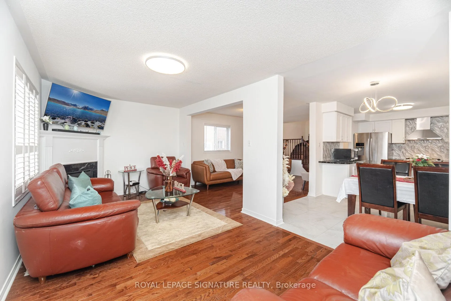 Photo 14 of 184 Lindenshire Avenue, Vaughan, Maple — HOMEH