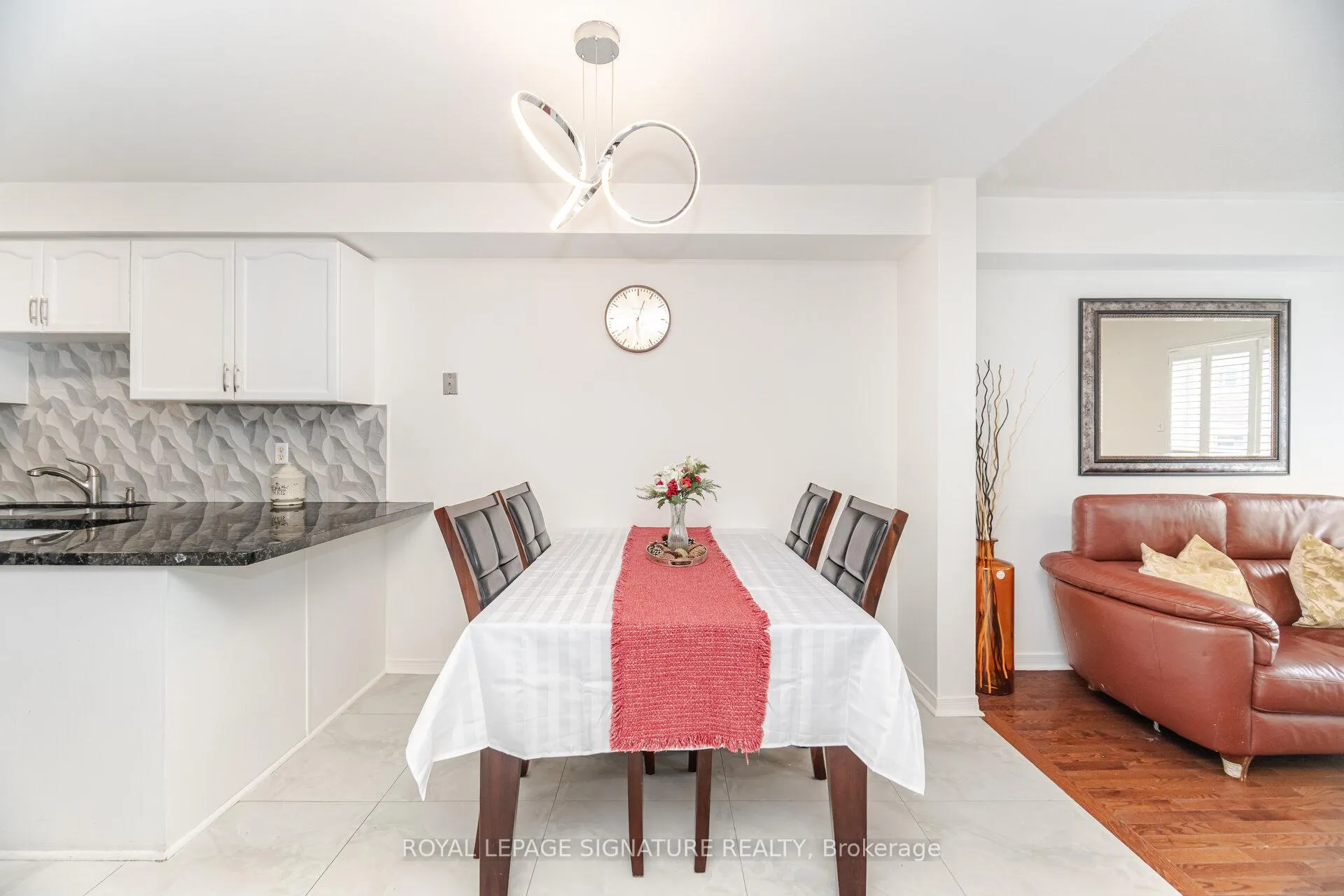 Photo 15 of 184 Lindenshire Avenue, Vaughan, Maple — HOMEH