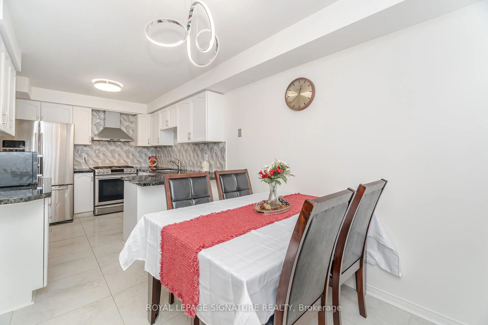 Photo 16 of 184 Lindenshire Avenue, Vaughan, Maple — HOMEH