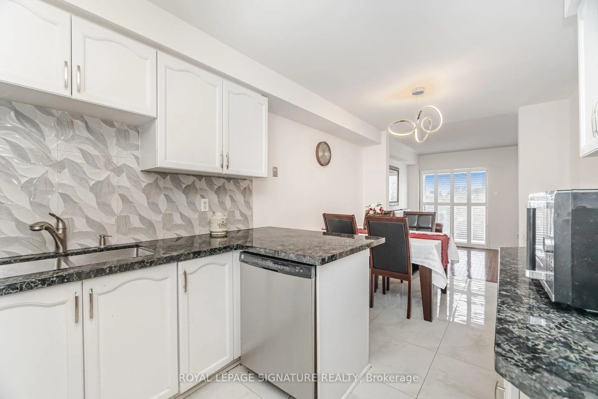 Photo 18 of 184 Lindenshire Avenue, Vaughan, Maple — HOMEH