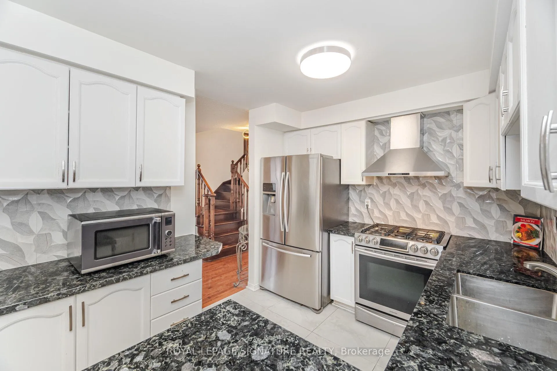 Photo 19 of 184 Lindenshire Avenue, Vaughan, Maple — HOMEH