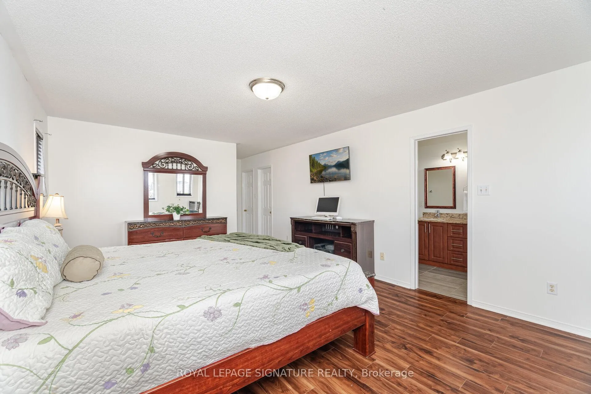 Photo 25 of 184 Lindenshire Avenue, Vaughan, Maple — HOMEH