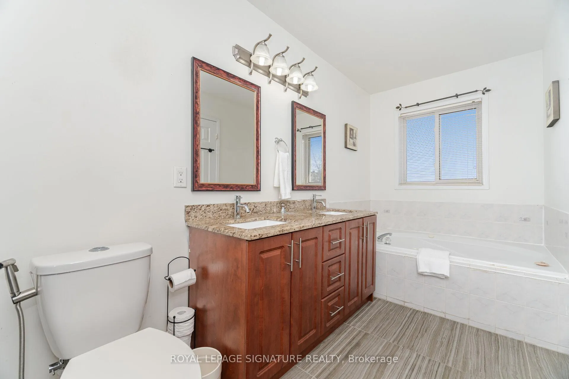 Photo 26 of 184 Lindenshire Avenue, Vaughan, Maple — HOMEH
