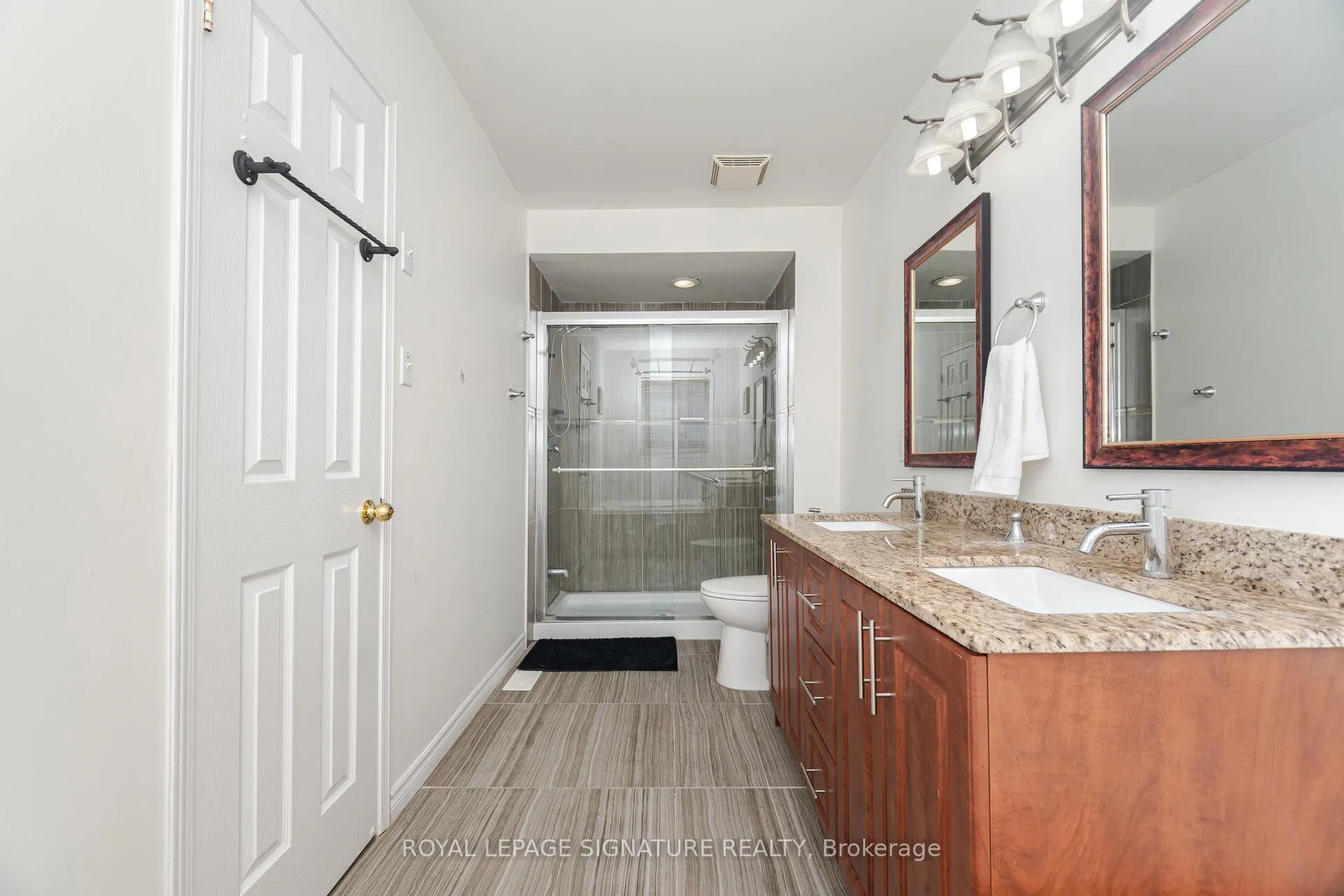 Photo 27 of 184 Lindenshire Avenue, Vaughan, Maple — HOMEH