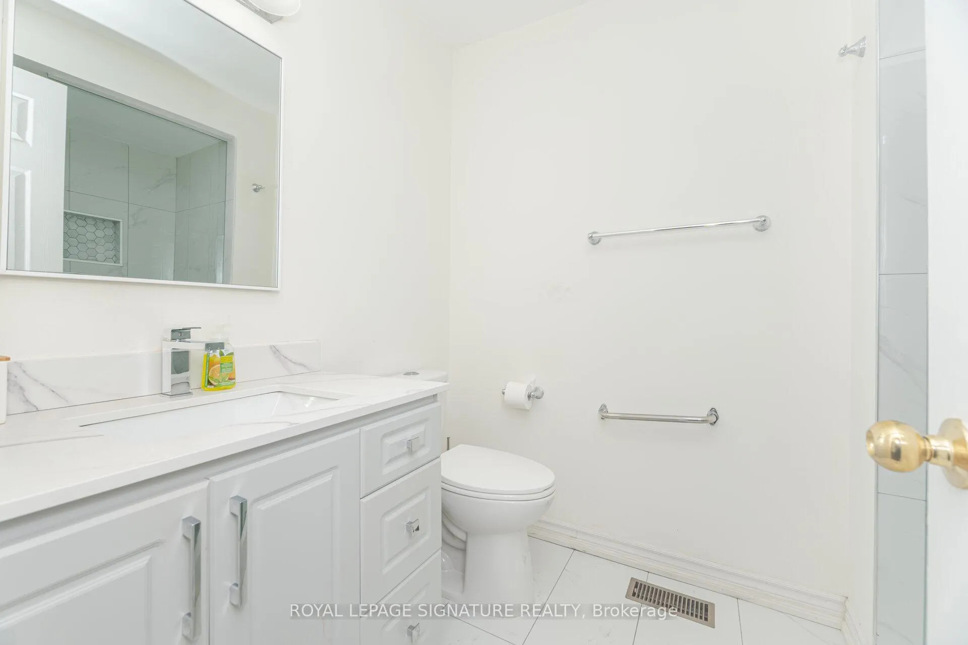 Photo 34 of 184 Lindenshire Avenue, Vaughan, Maple — HOMEH