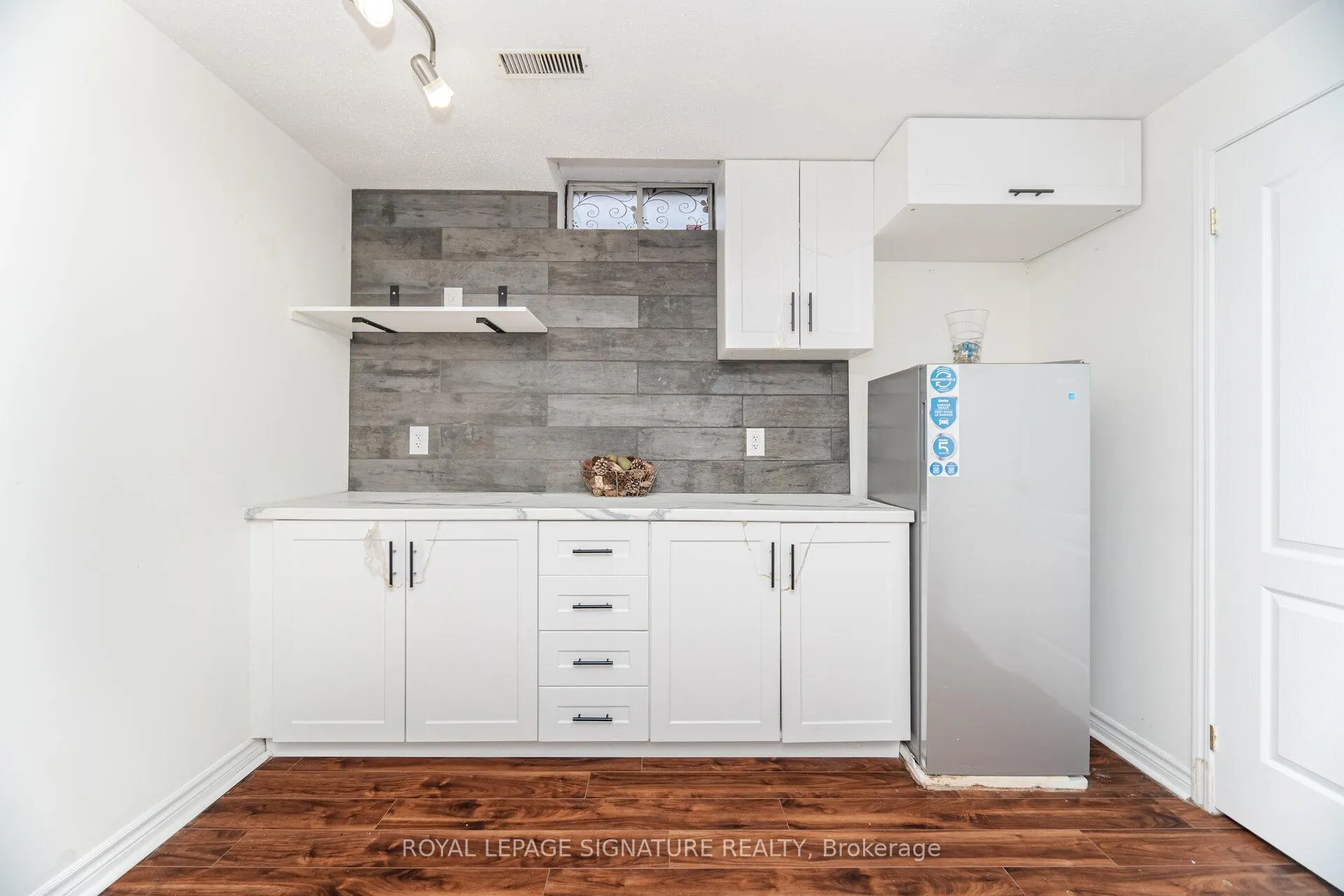 Photo 37 of 184 Lindenshire Avenue, Vaughan, Maple — HOMEH
