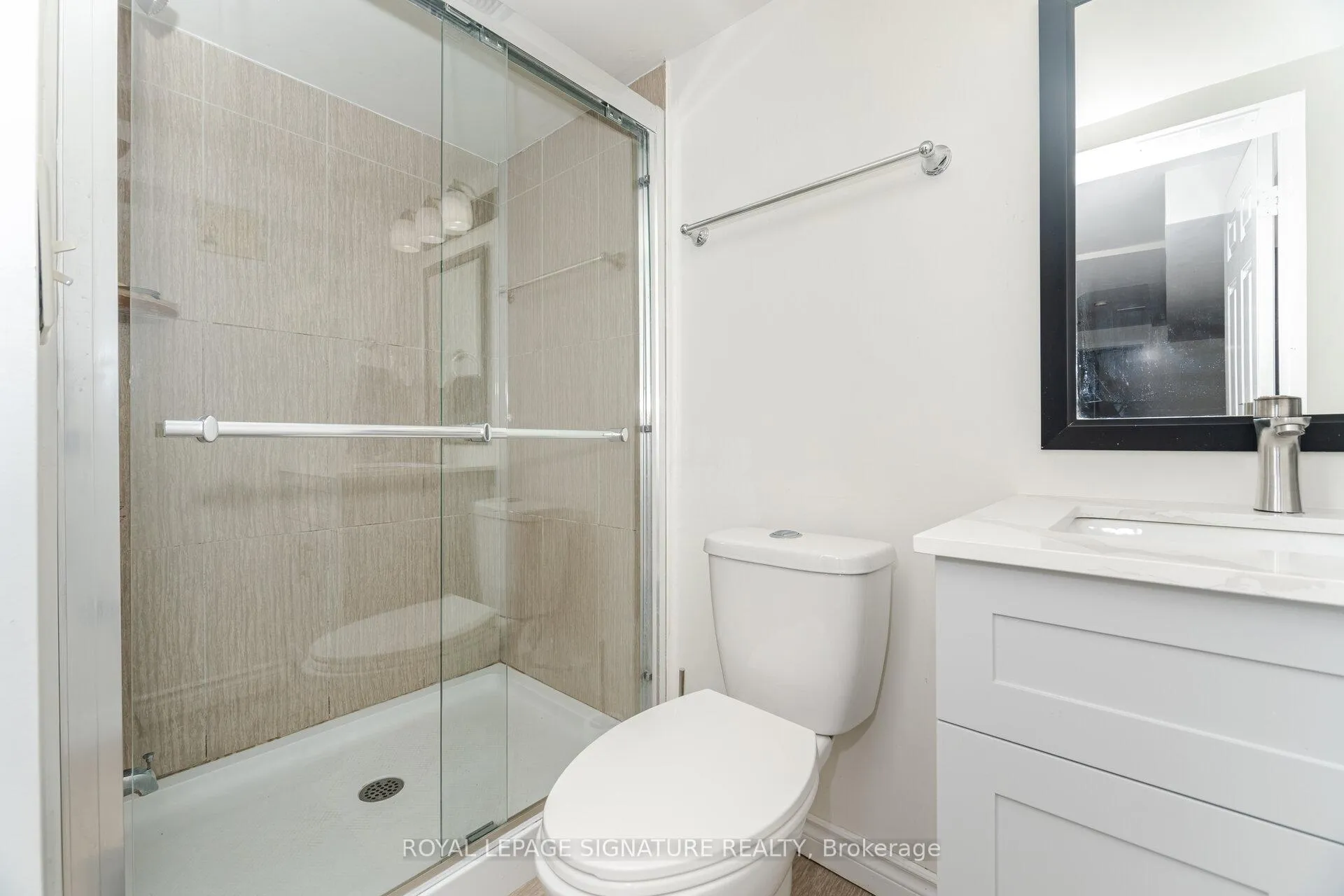 Photo 46 of 184 Lindenshire Avenue, Vaughan, Maple — HOMEH