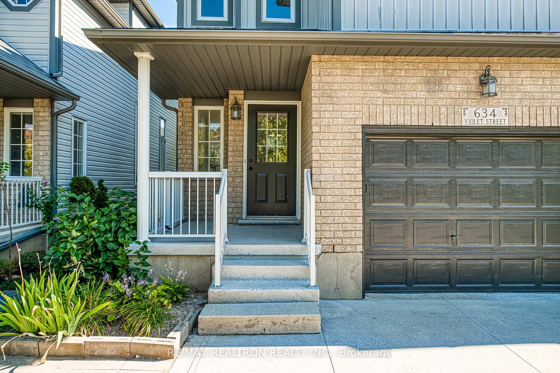 Photo 2 of 634 Violet Street, Waterloo, Columbia Forest — HOMEH