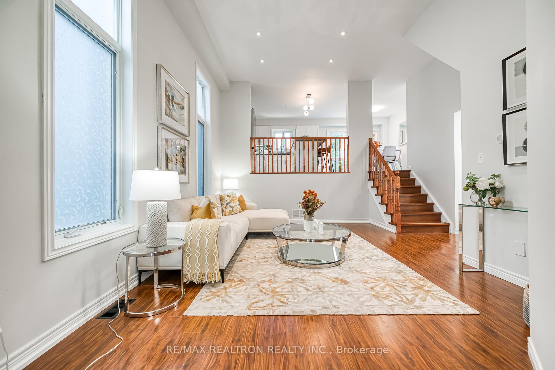 Photo 4 of 634 Violet Street, Waterloo, Columbia Forest — HOMEH