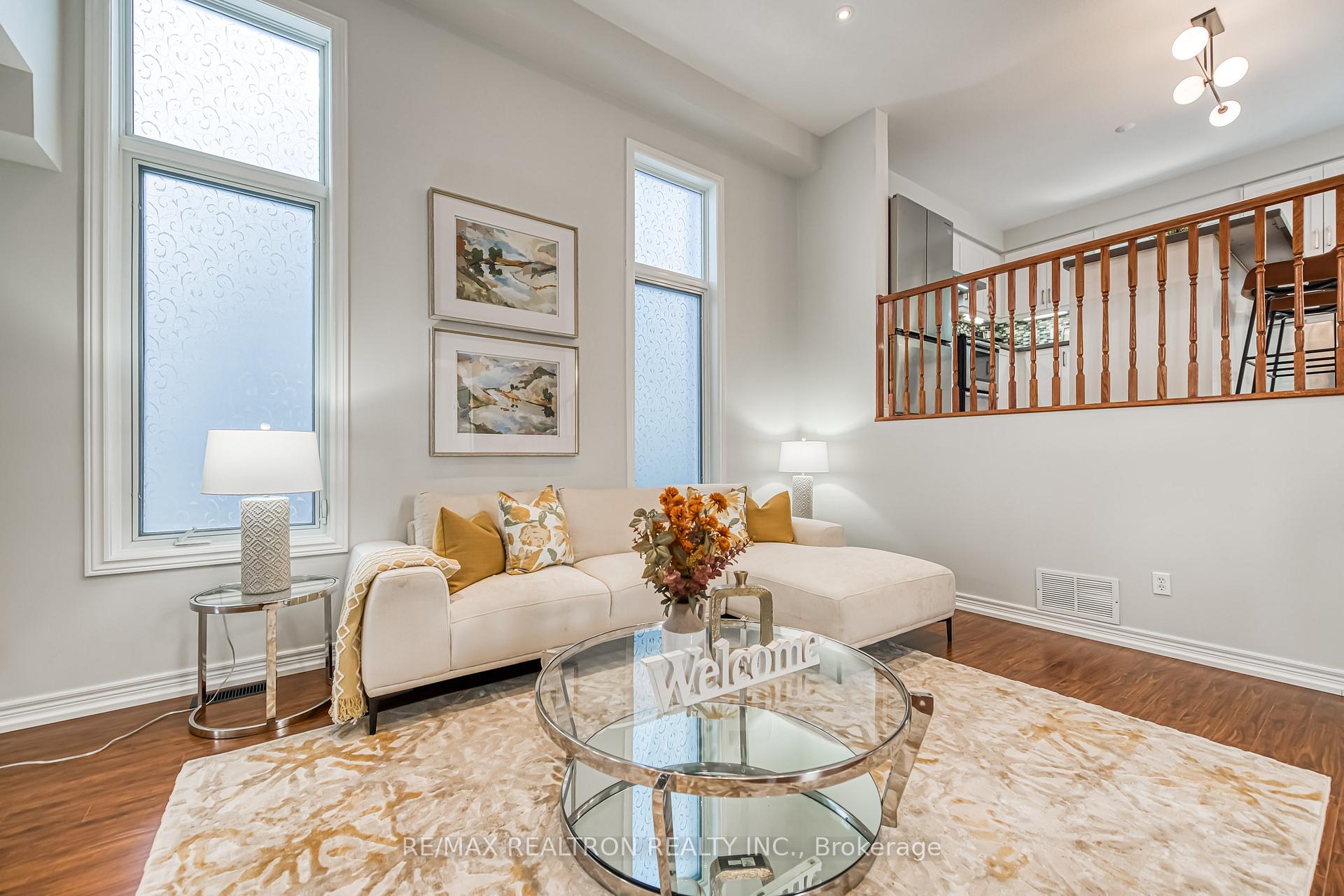 Photo 5 of 634 Violet Street, Waterloo, Columbia Forest — HOMEH
