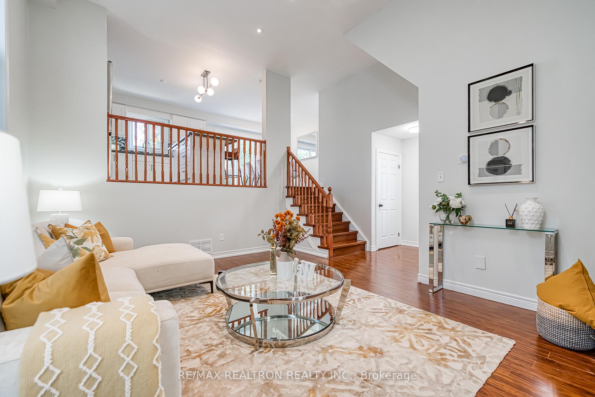 Photo 6 of 634 Violet Street, Waterloo, Columbia Forest — HOMEH