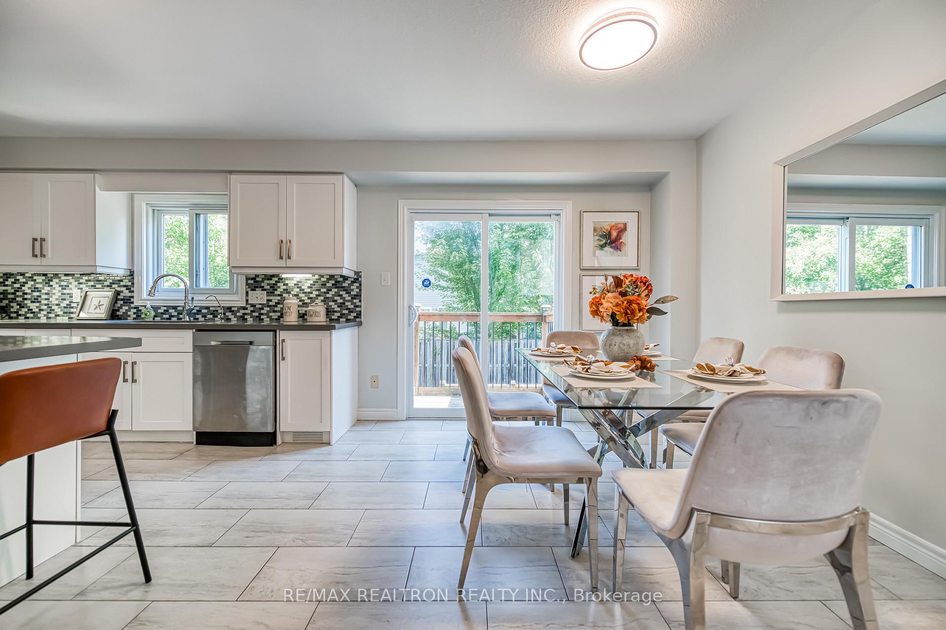 Photo 9 of 634 Violet Street, Waterloo, Columbia Forest — HOMEH