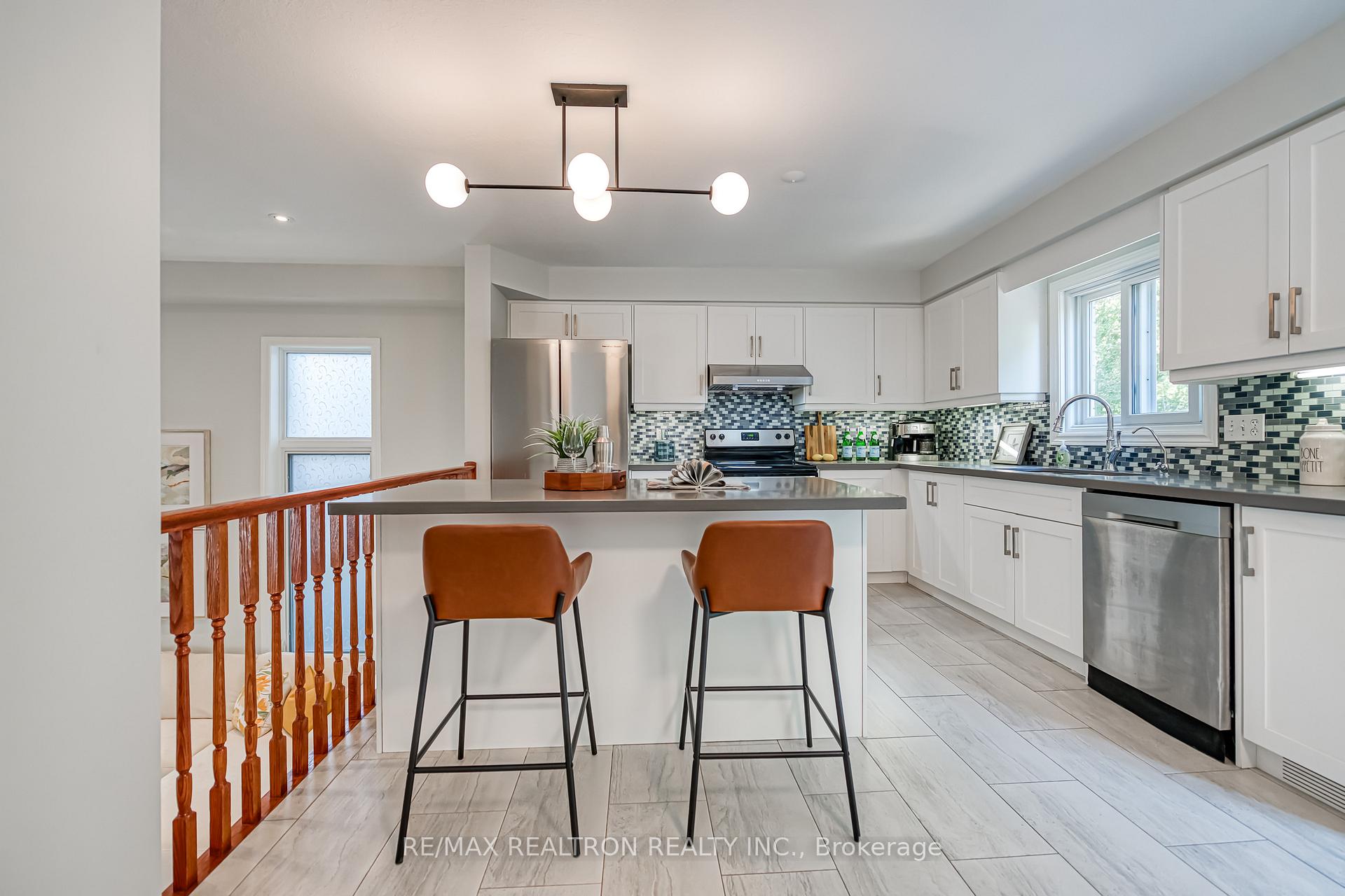 Photo 11 of 634 Violet Street, Waterloo, Columbia Forest — HOMEH