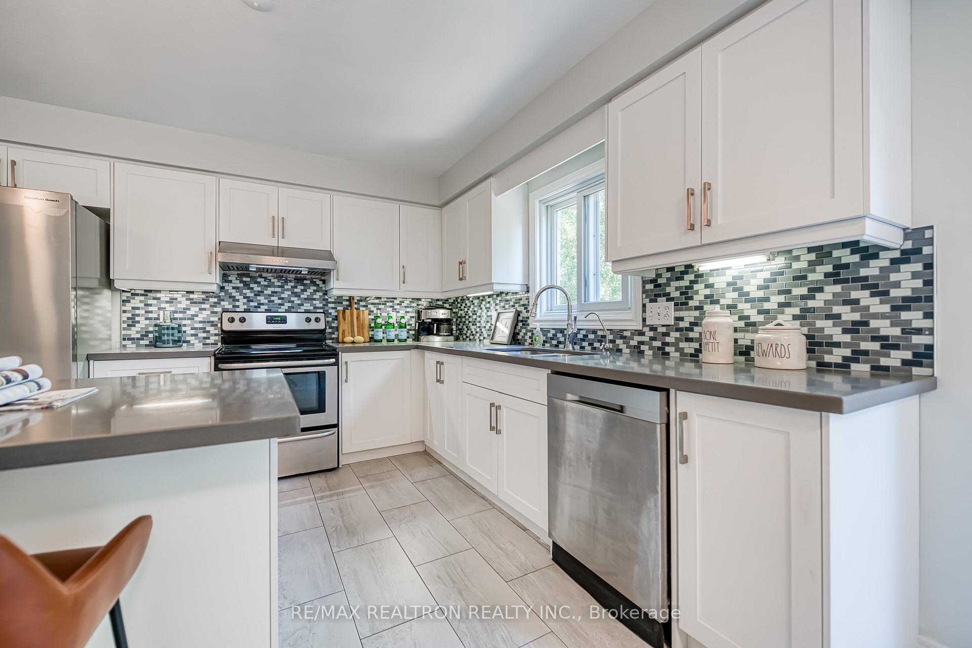Photo 12 of 634 Violet Street, Waterloo, Columbia Forest — HOMEH