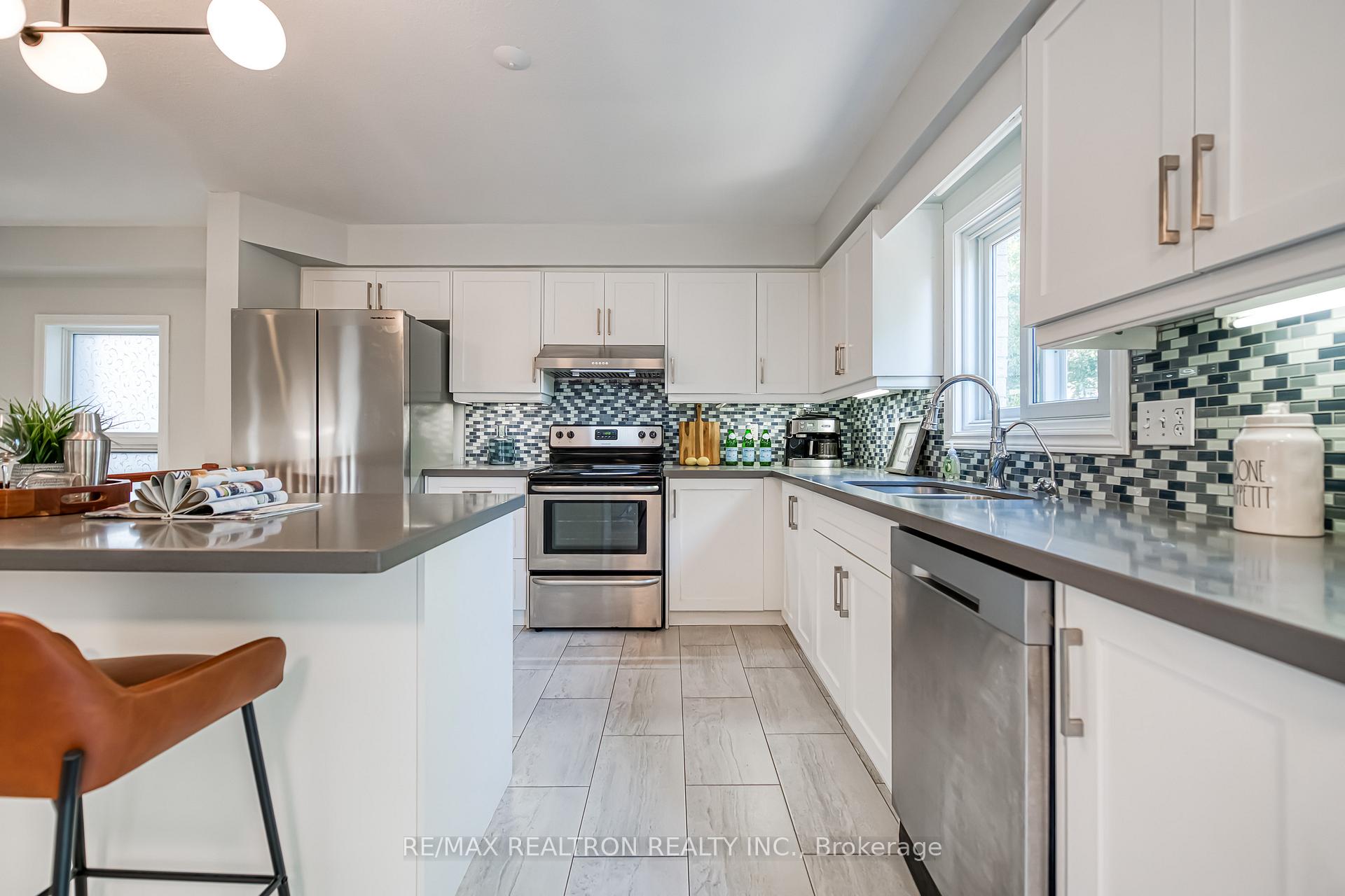 Photo 13 of 634 Violet Street, Waterloo, Columbia Forest — HOMEH