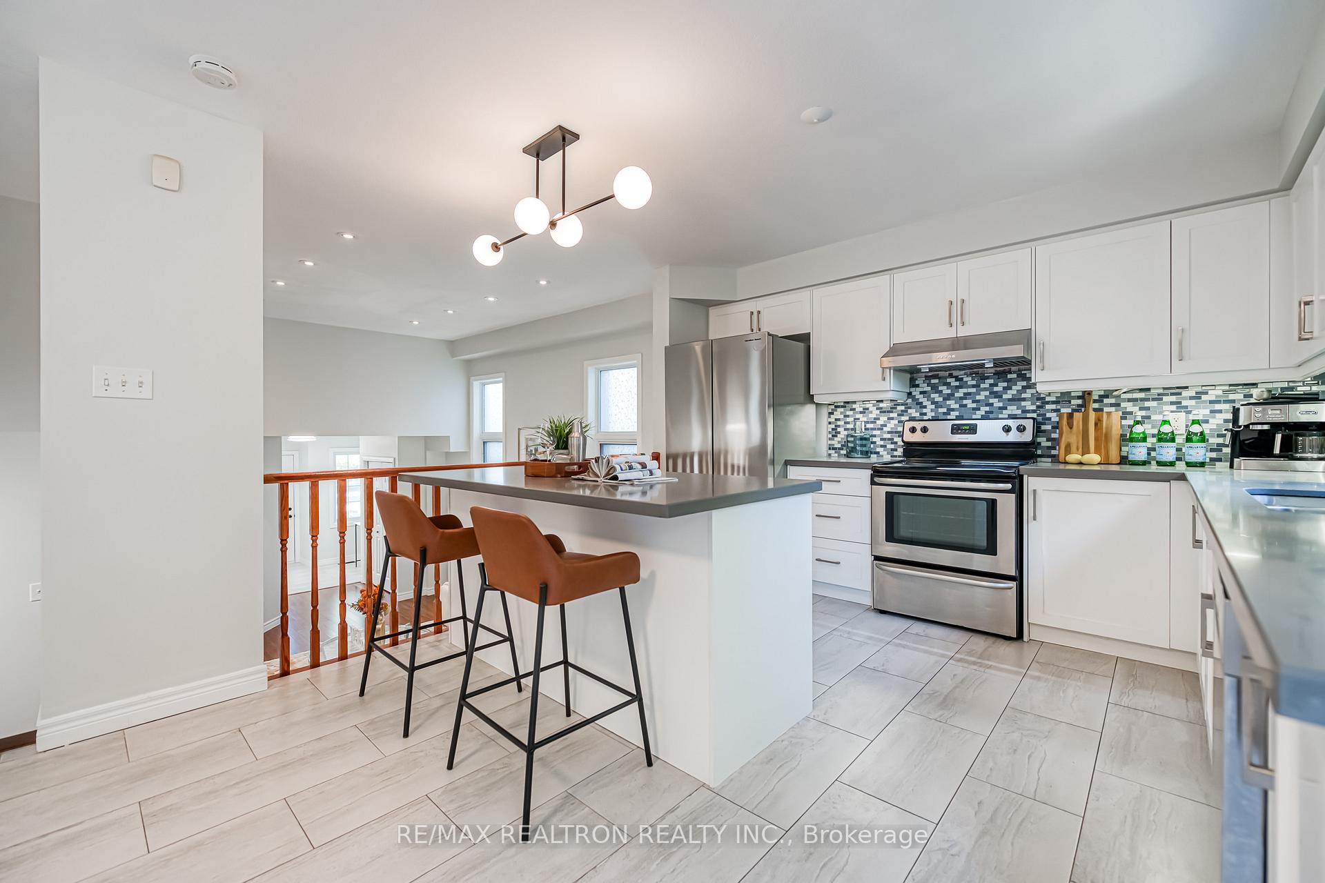 Photo 14 of 634 Violet Street, Waterloo, Columbia Forest — HOMEH