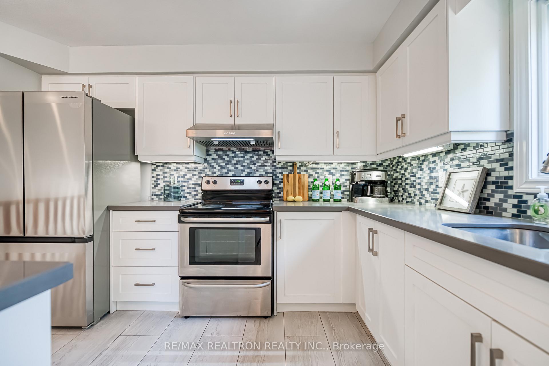 Photo 16 of 634 Violet Street, Waterloo, Columbia Forest — HOMEH