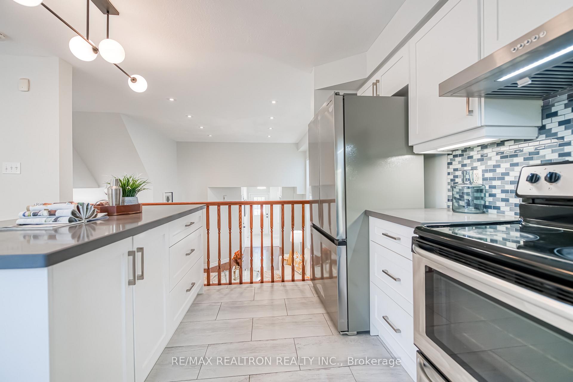 Photo 17 of 634 Violet Street, Waterloo, Columbia Forest — HOMEH