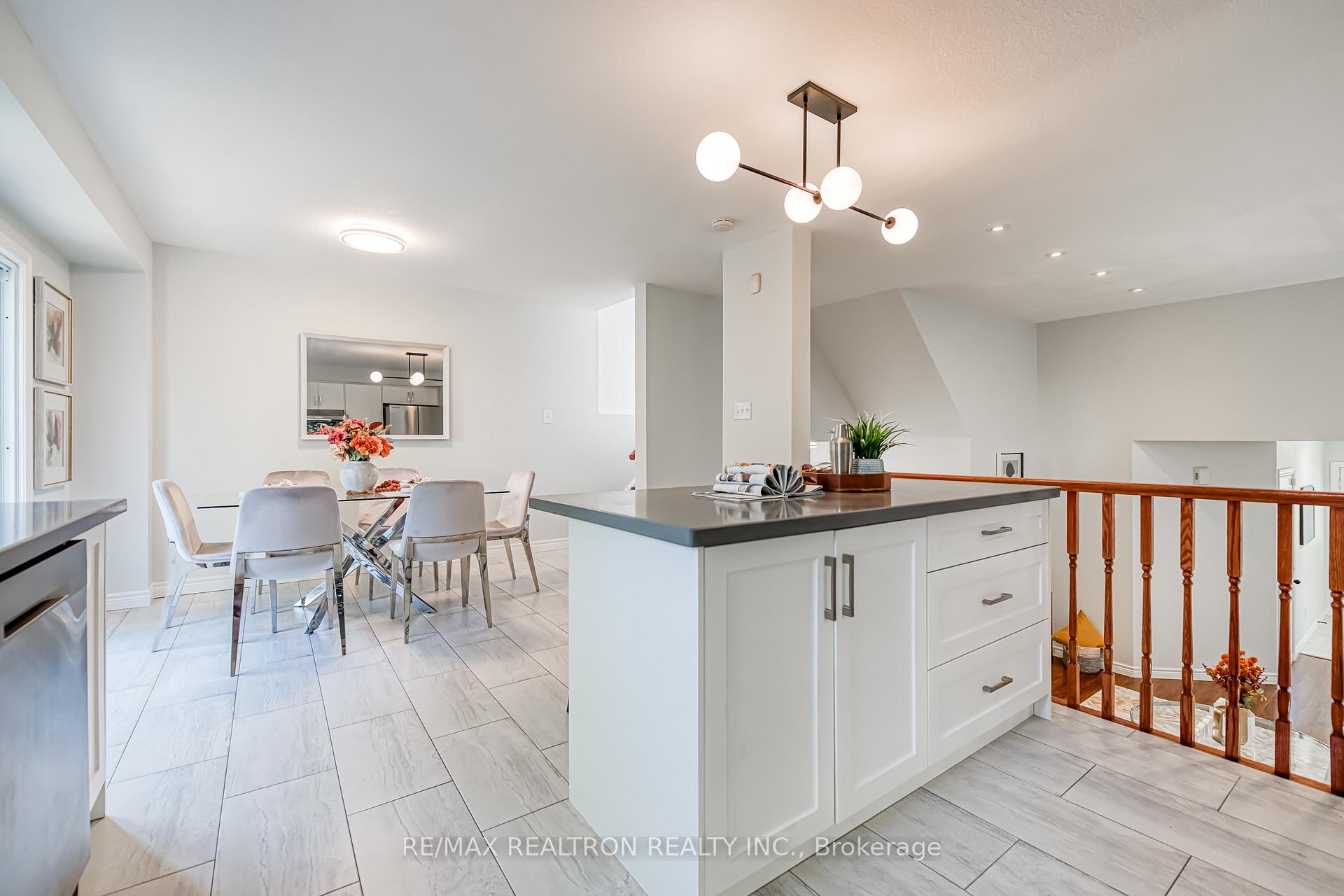 Photo 18 of 634 Violet Street, Waterloo, Columbia Forest — HOMEH