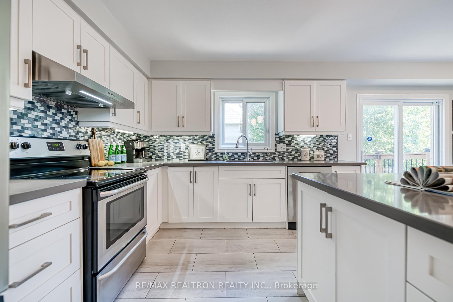 Photo 19 of 634 Violet Street, Waterloo, Columbia Forest — HOMEH