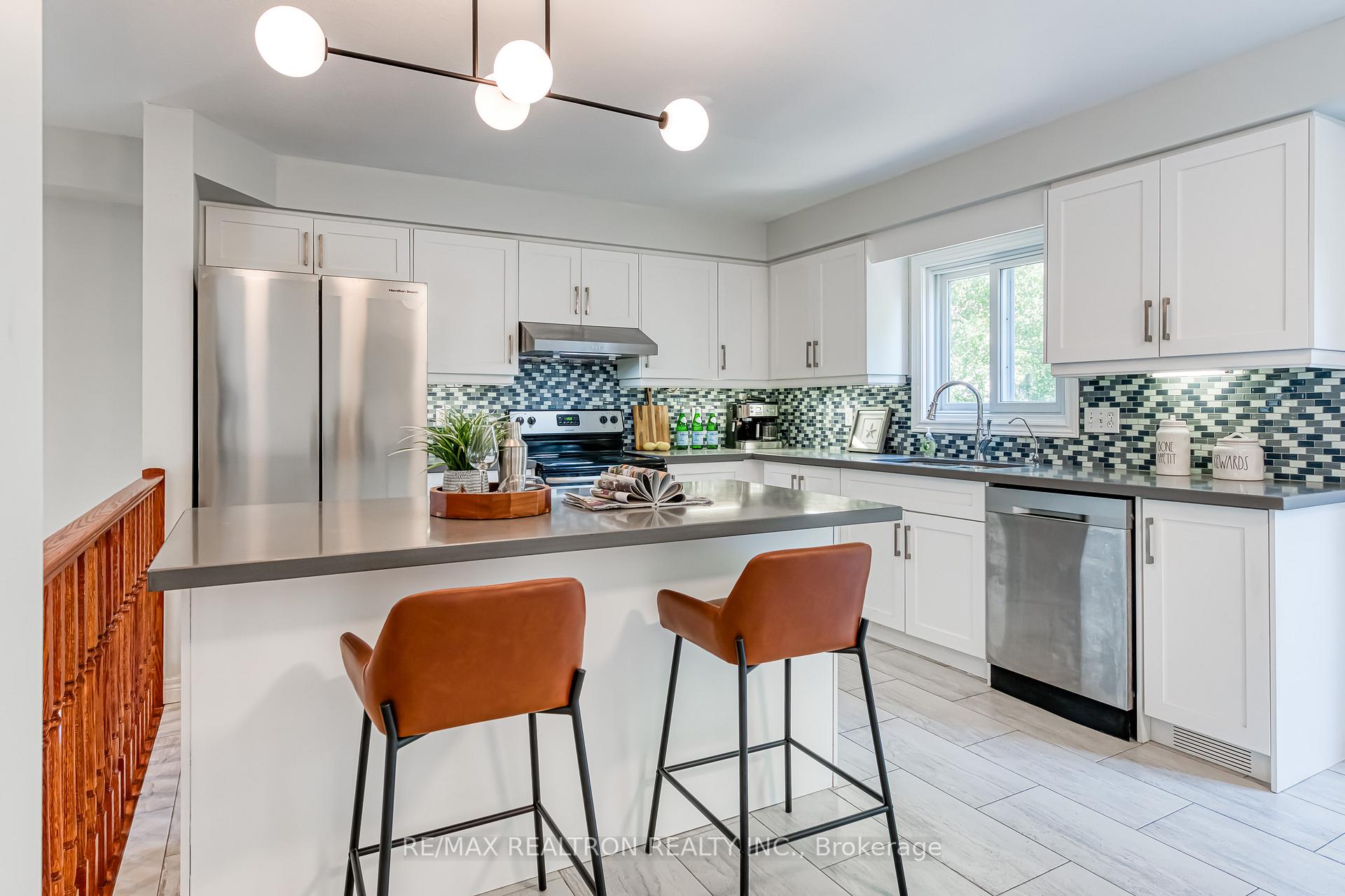 Photo 20 of 634 Violet Street, Waterloo, Columbia Forest — HOMEH