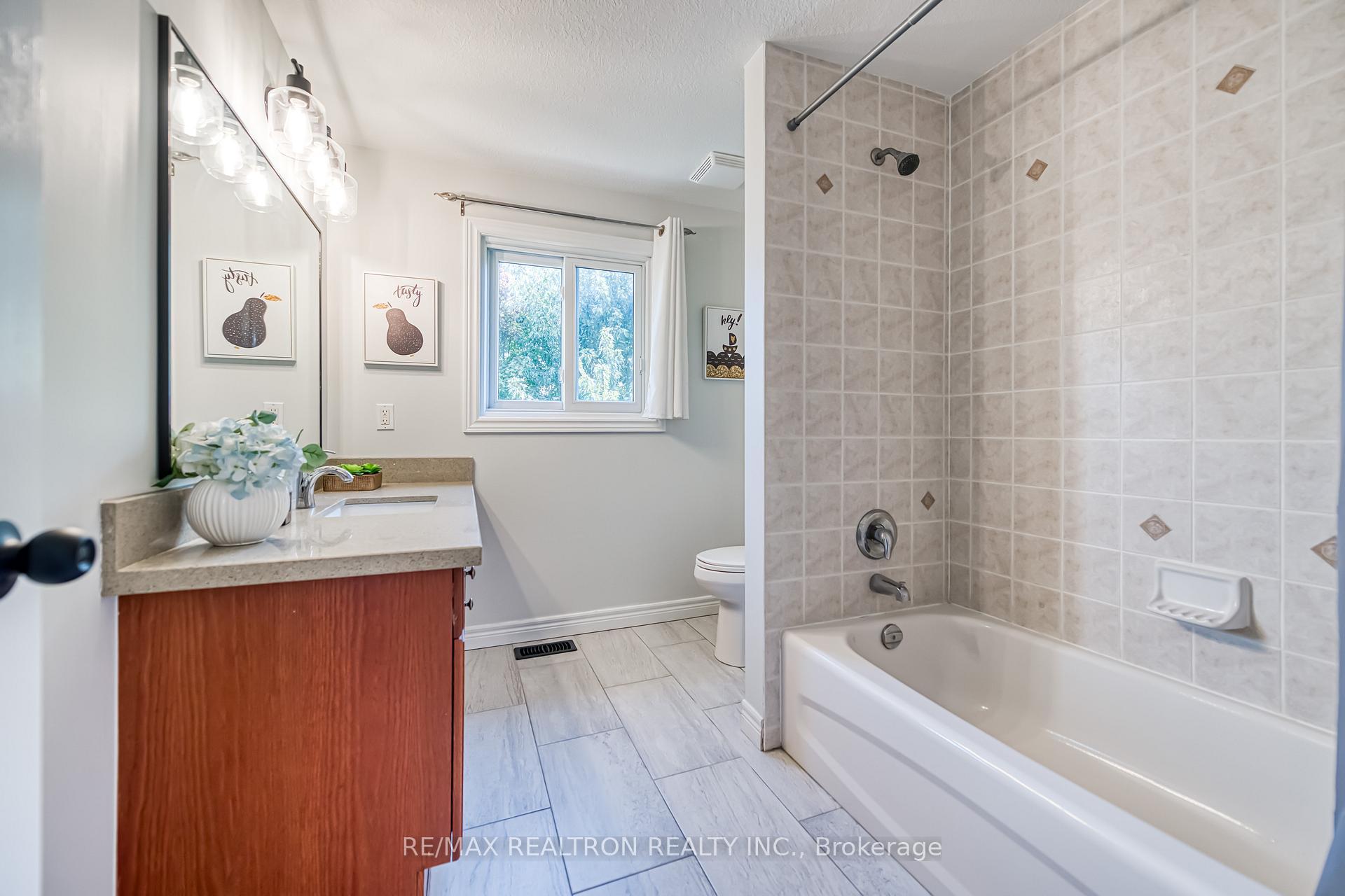 Photo 31 of 634 Violet Street, Waterloo, Columbia Forest — HOMEH