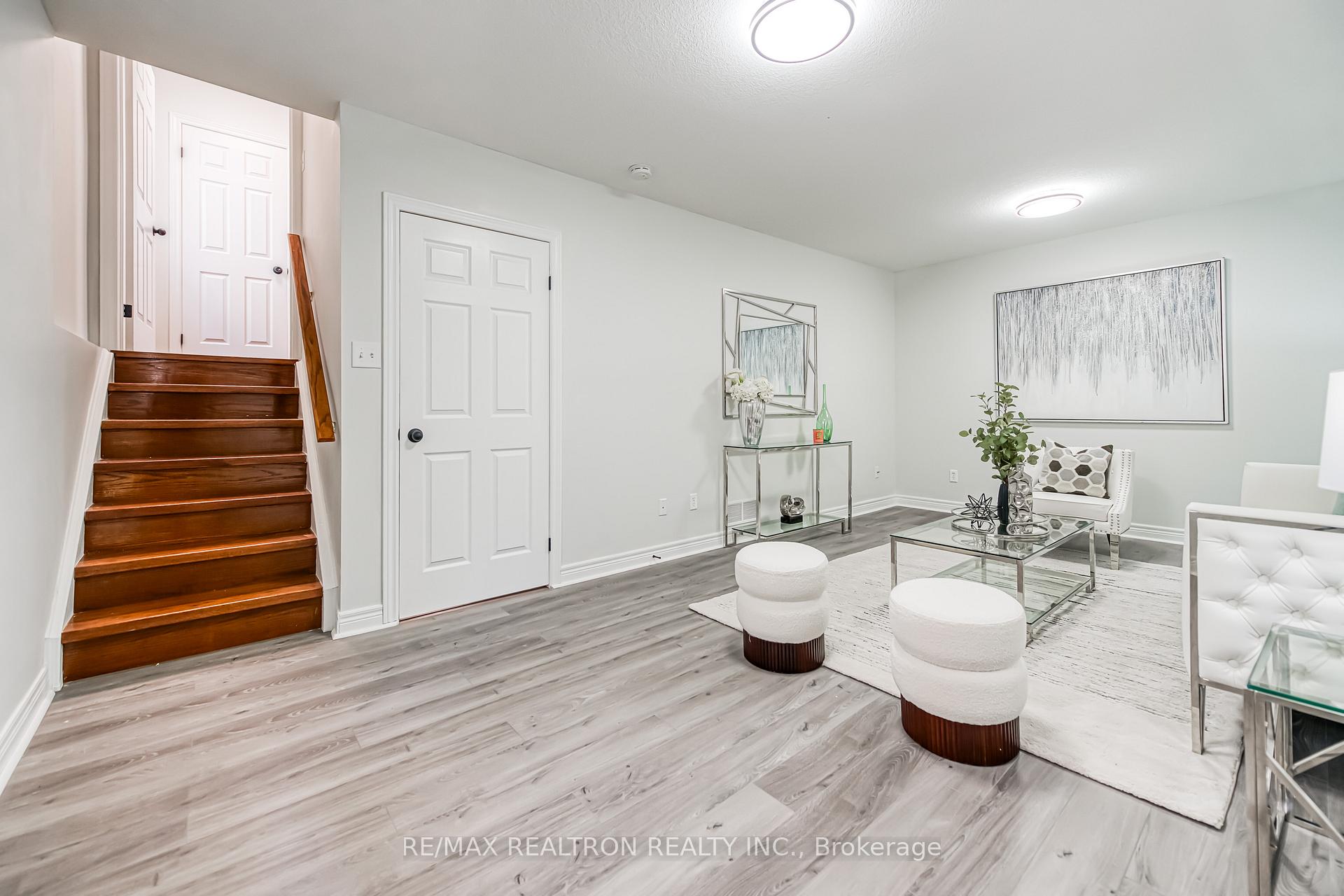 Photo 33 of 634 Violet Street, Waterloo, Columbia Forest — HOMEH