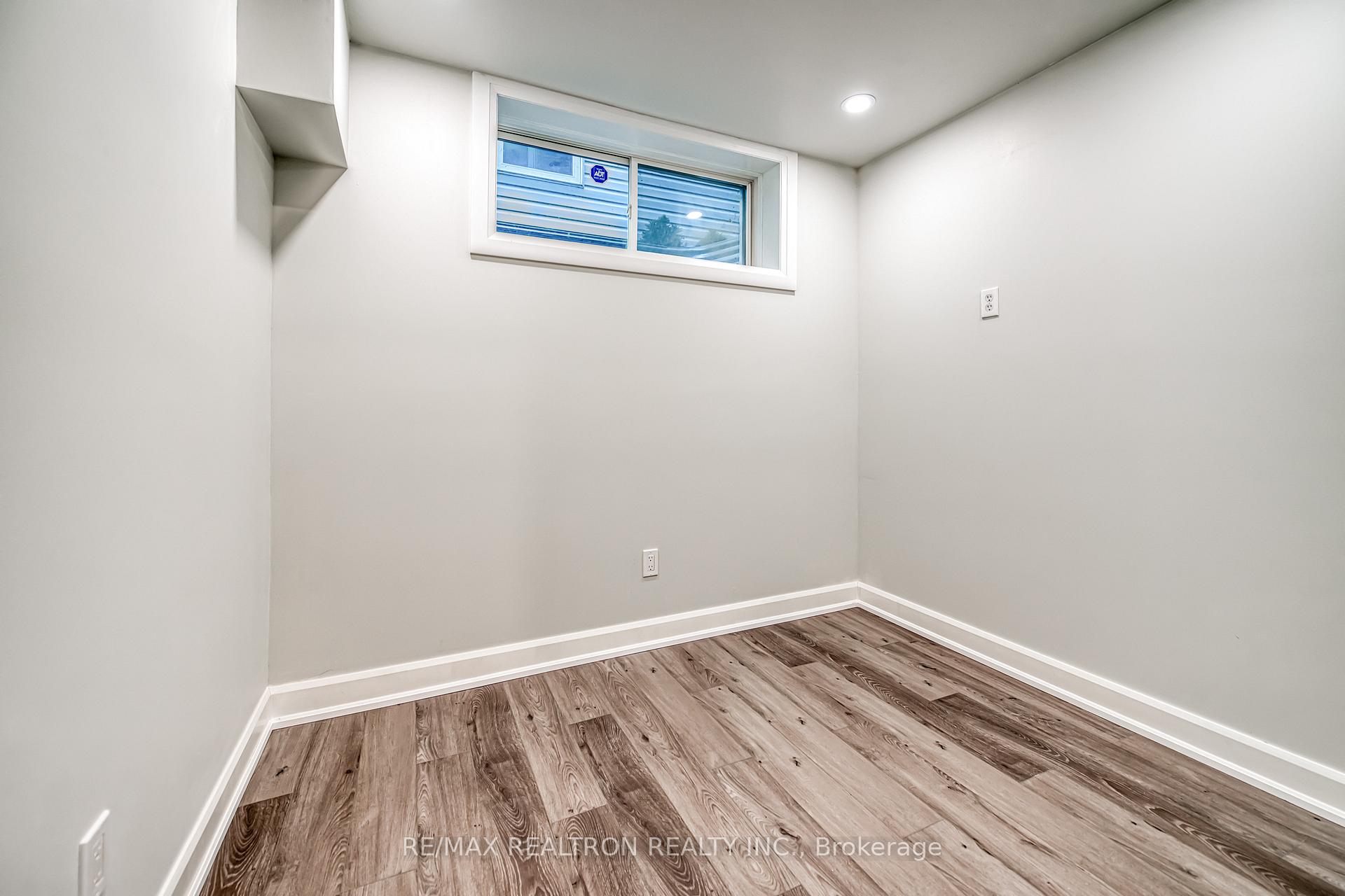 Photo 36 of 634 Violet Street, Waterloo, Columbia Forest — HOMEH