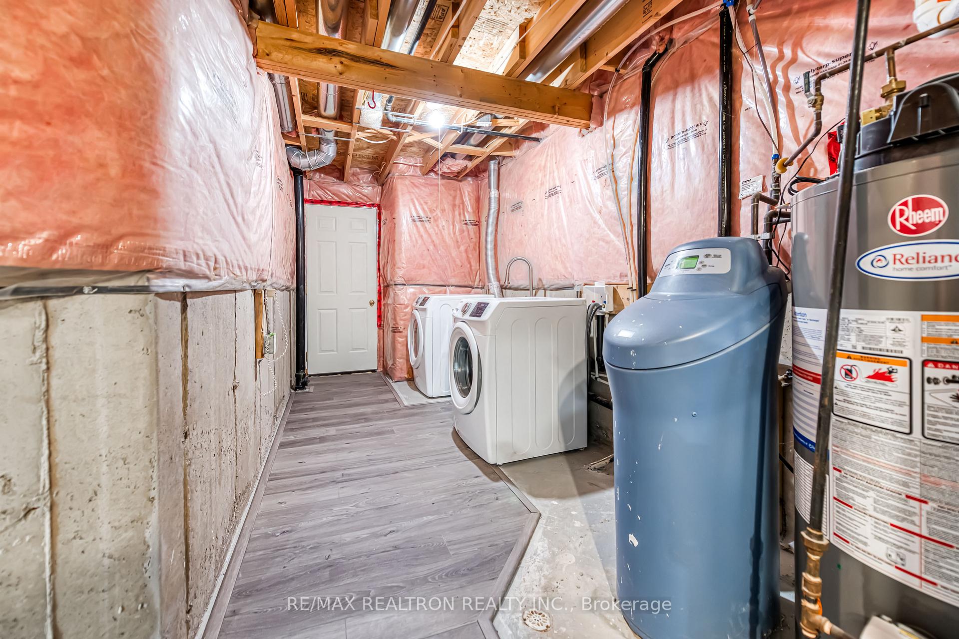 Photo 37 of 634 Violet Street, Waterloo, Columbia Forest — HOMEH