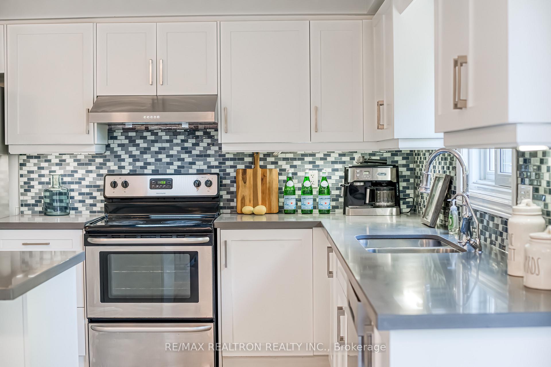 Photo 45 of 634 Violet Street, Waterloo, Columbia Forest — HOMEH